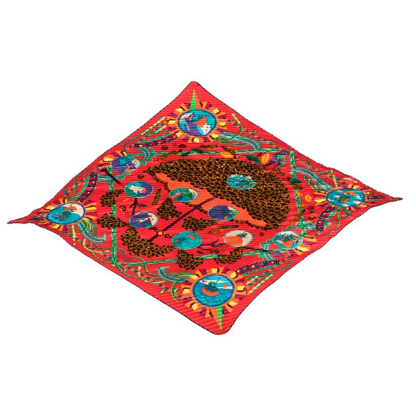 Hermes Silk L'ombrelle Magique Silk Plisse Scarf

-Accordian Pleated Silk Scarf
- L'ombrelle Magique Print
- Designed by Pierre Marie
- Hand rolled edges
- Red/Orange/Multi-print colours

Please note, these items are pre-owned and may show some