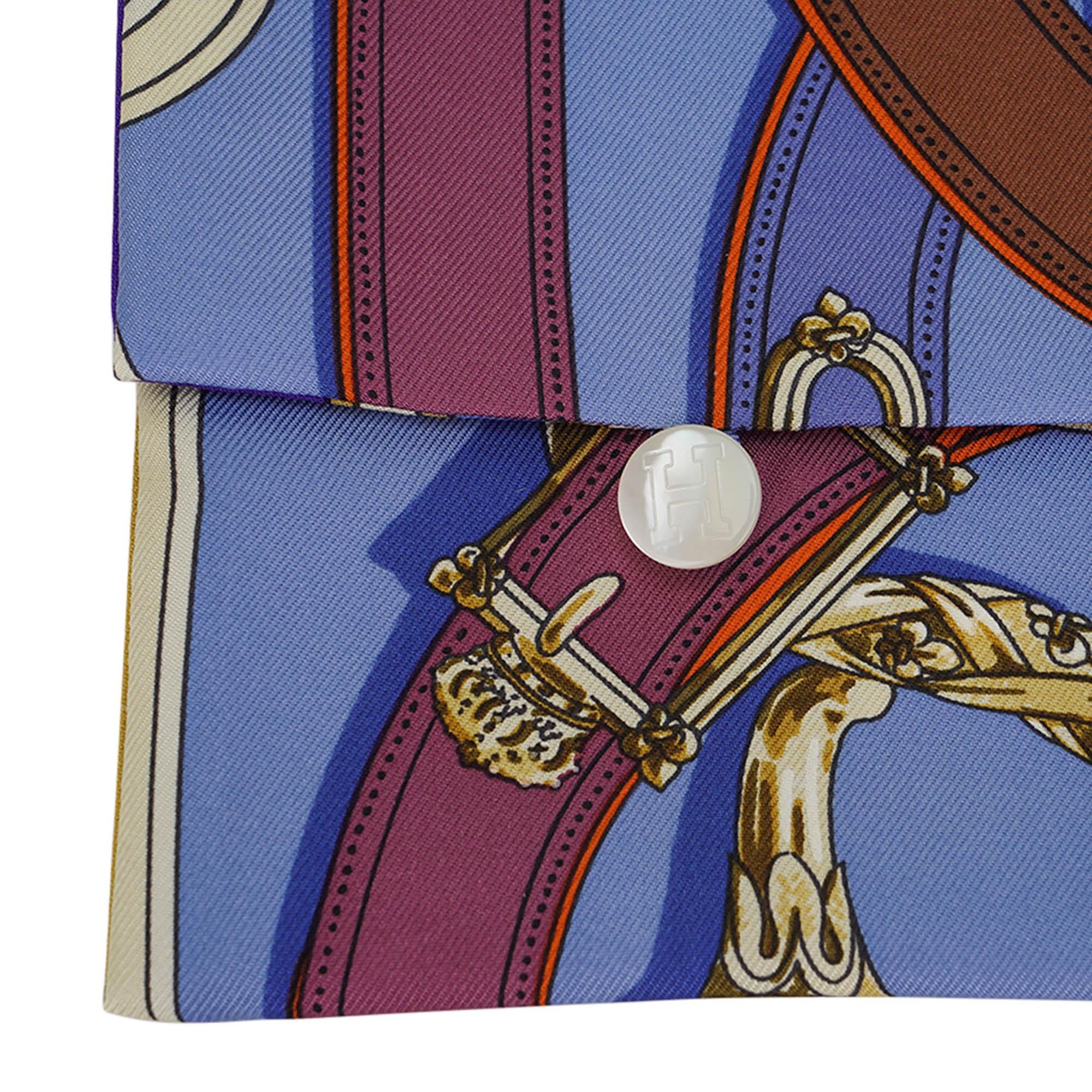 Hermes Sacchetti di Seta Stampa Foulard Set di Tre Terres Precieuses e Cavalcadour in vendita 6