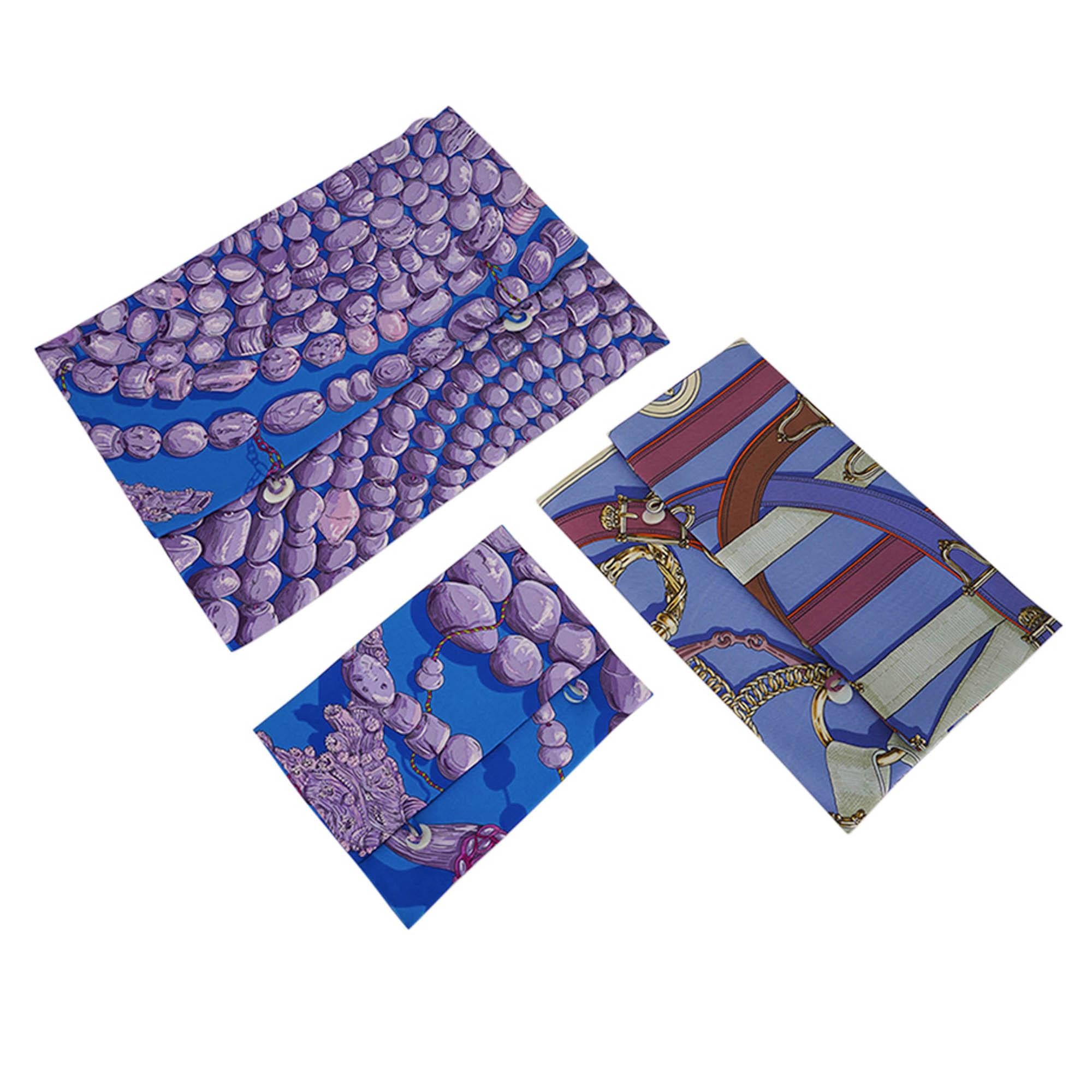 Hermes Sacchetti di Seta Stampa Foulard Set di Tre Terres Precieuses e Cavalcadour in vendita 9