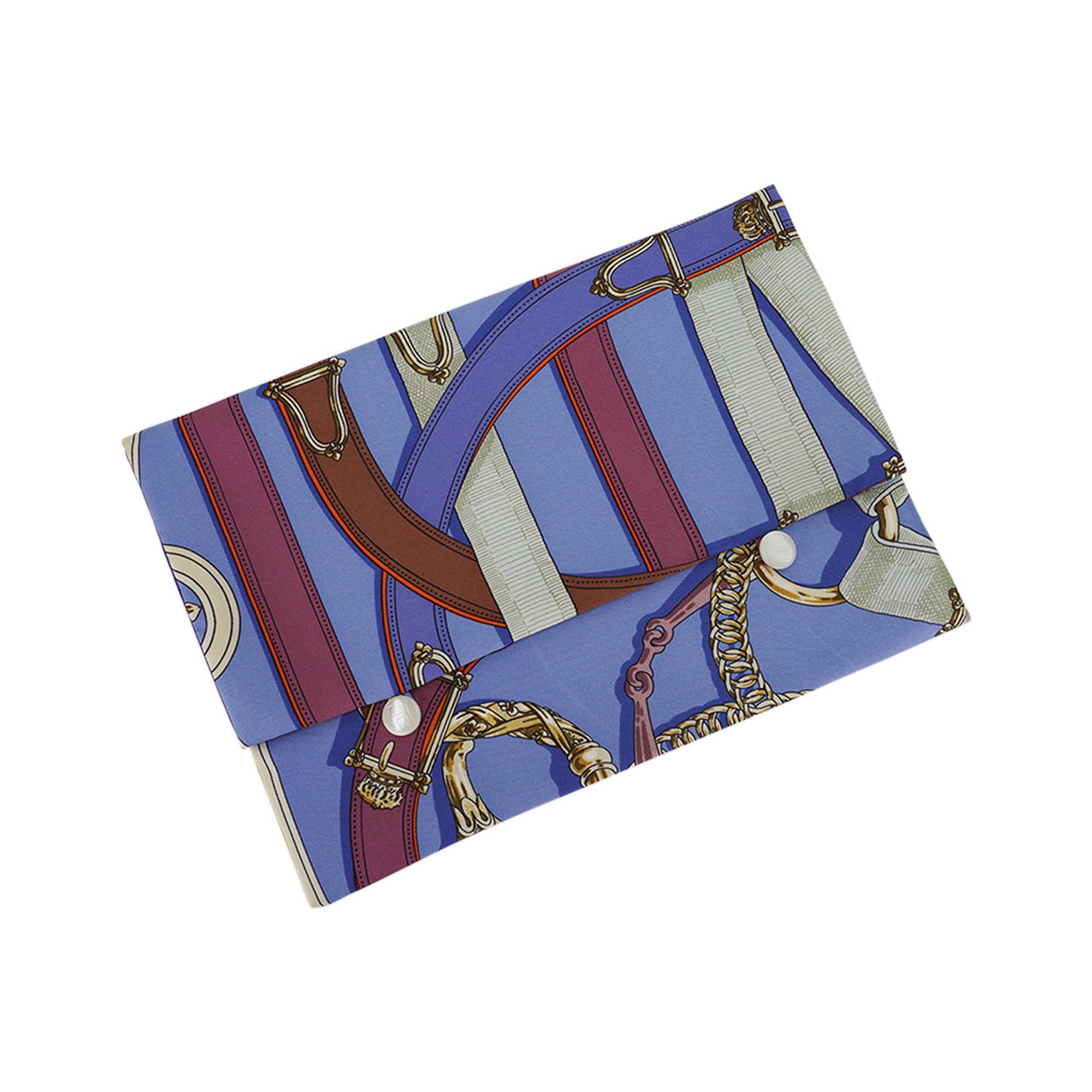Hermes Sacchetti di Seta Stampa Foulard Set di Tre Terres Precieuses e Cavalcadour in vendita 4