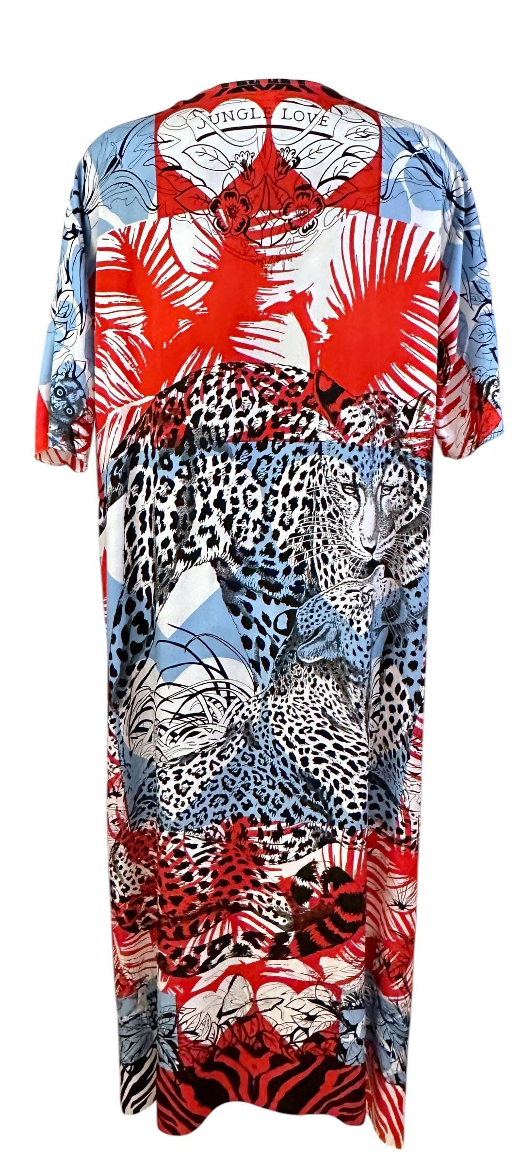 This pre-owned but new Hermès Kaftan is crafted in pure silk and its print 