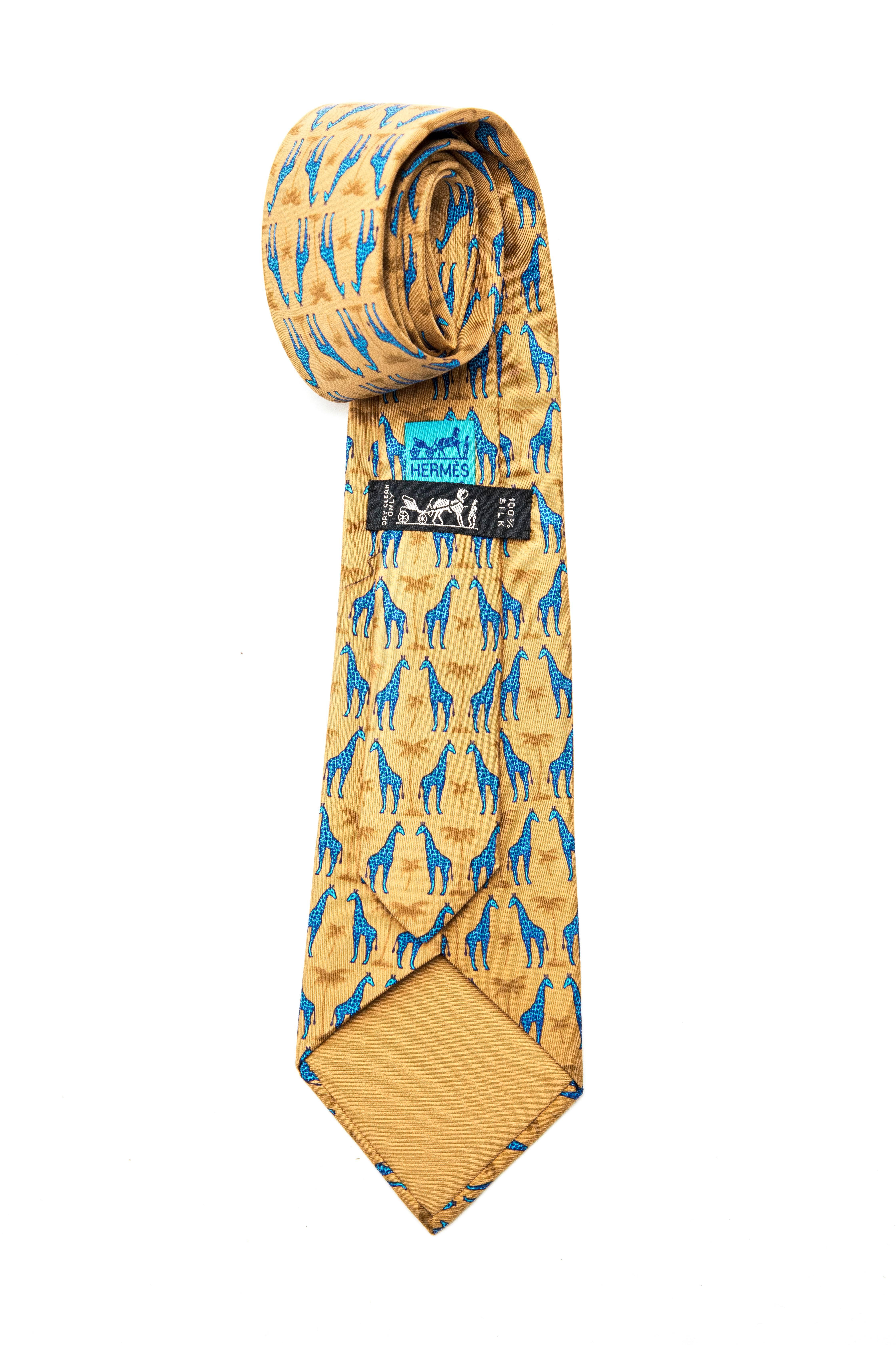 Hermes, Circa 1990's silk printed tie.

Length: 58, Width 3.5
