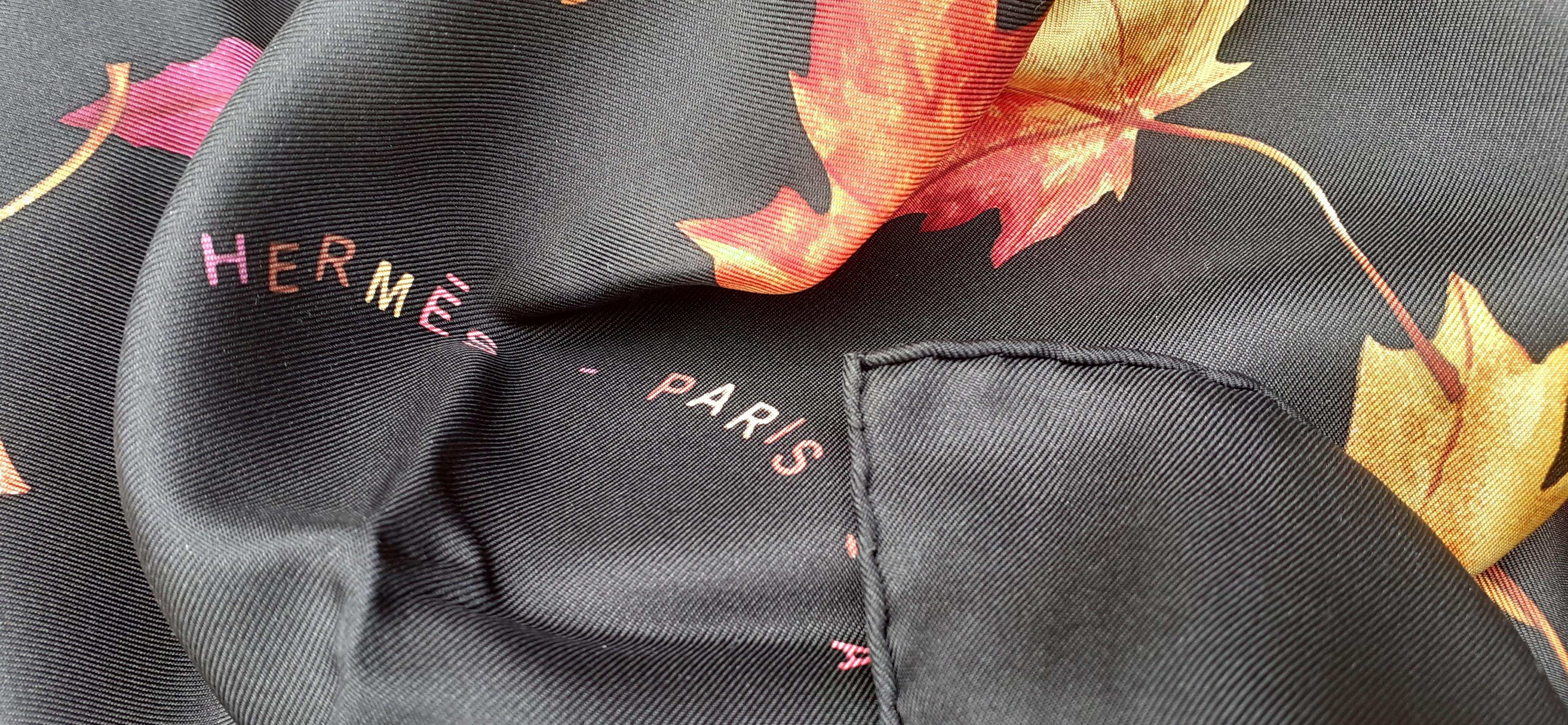 Echarpe en soie Hermès A Walk In the Park Leigh P Cooke Leaves Black 90 cm  en vente 13