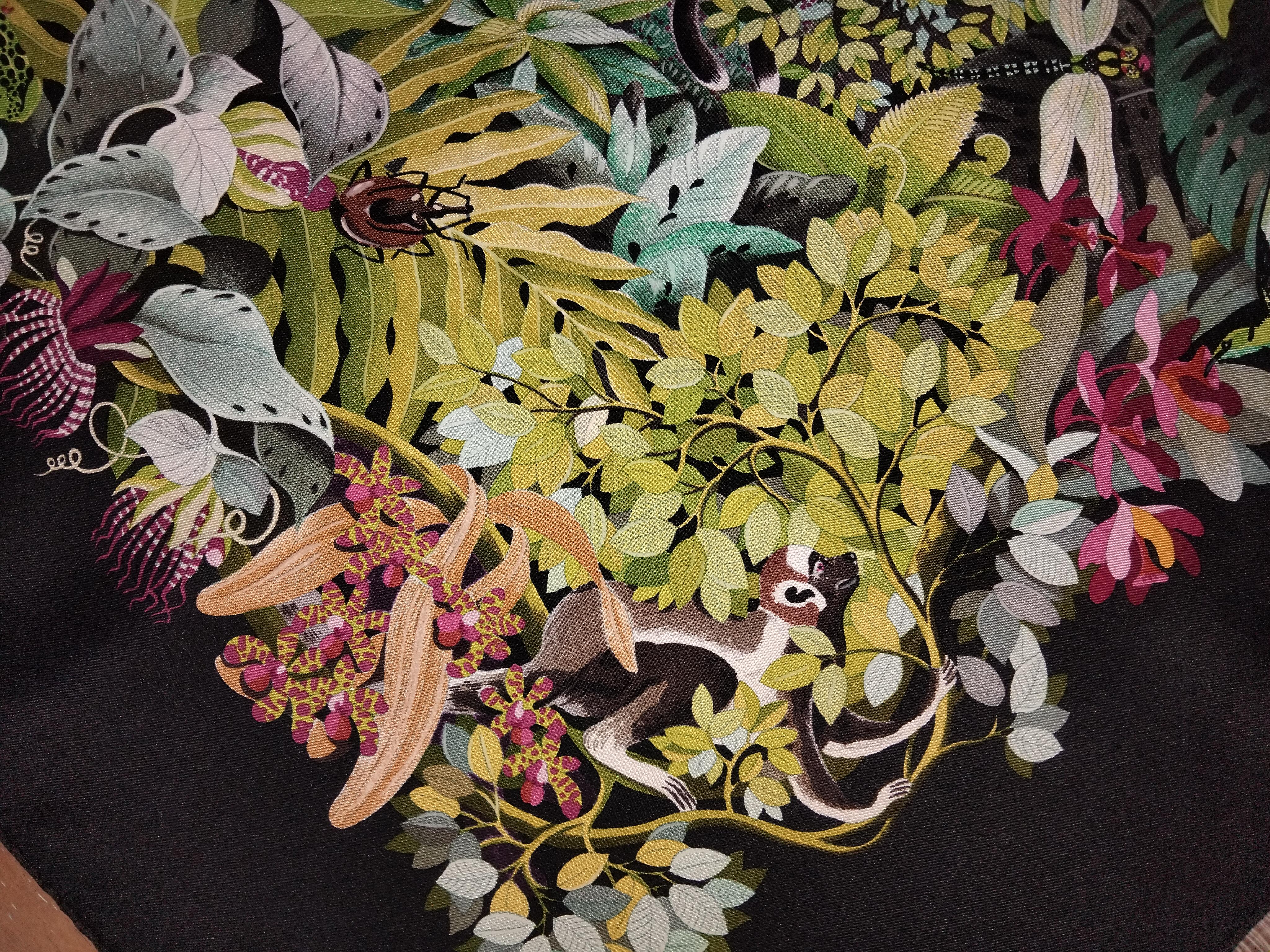 Hermès Silk Scarf Au Coeur De La Vie Aline Honore White Brown 90 cm For Sale 7