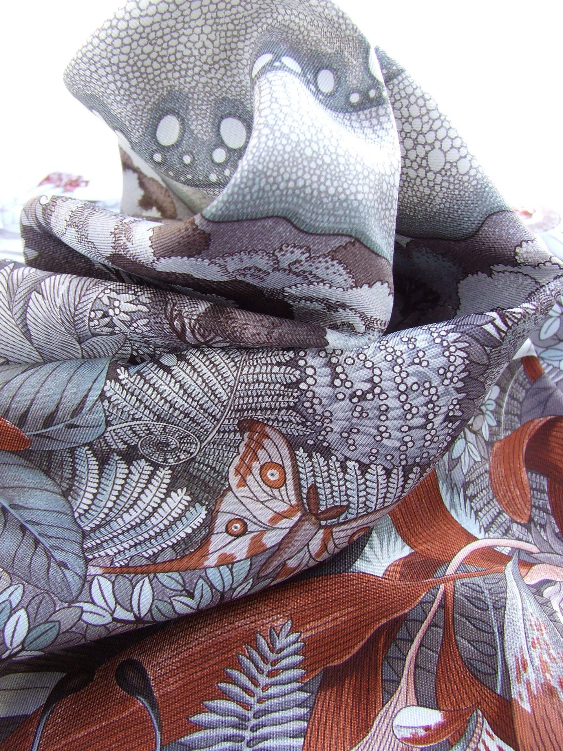Hermès Silk Scarf Au Coeur De La Vie Aline Honore White Brown 90 cm 11