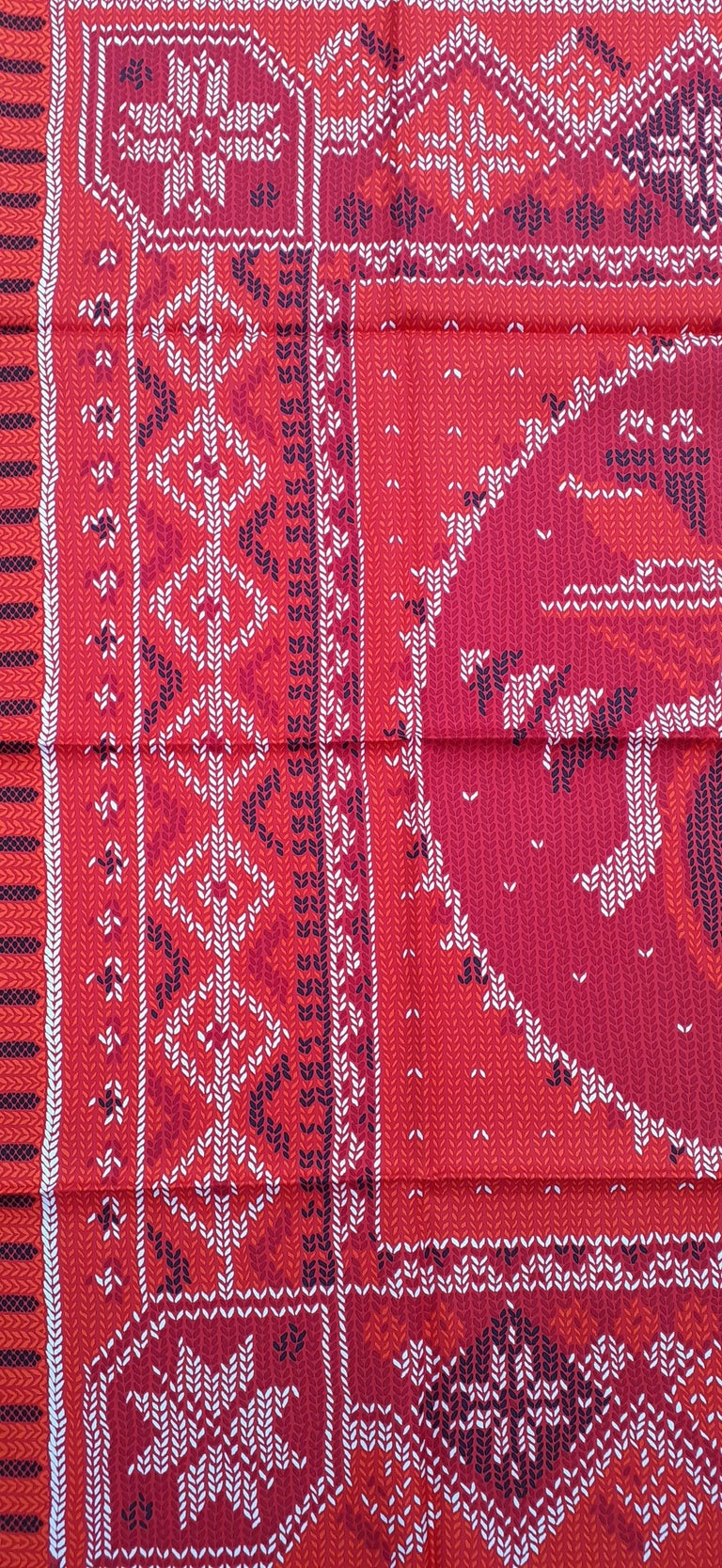 Hermès Silk Scarf Au Coin du Feu Rybaltchenko Red 90 cm In New Condition For Sale In ., FR