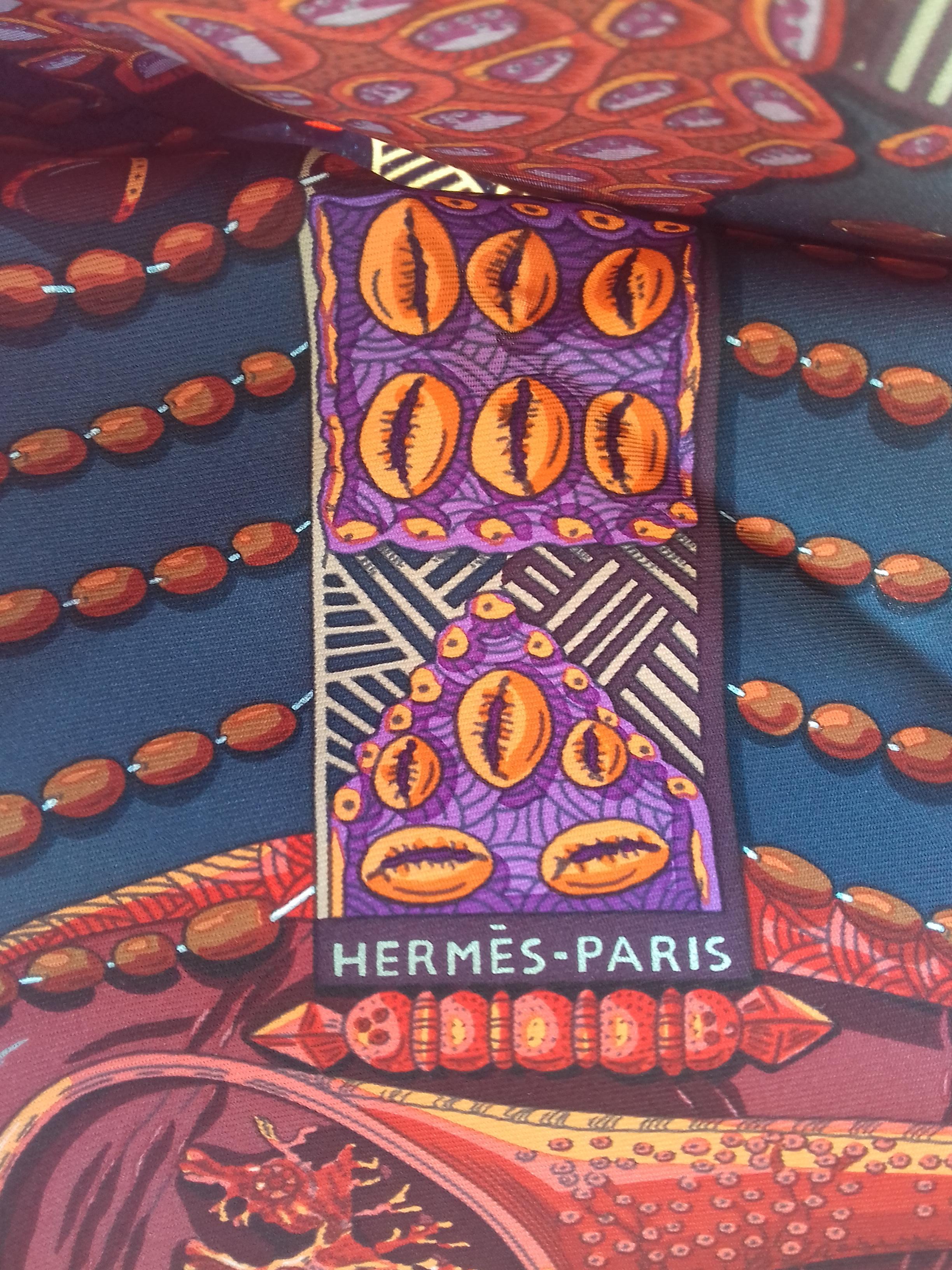 Hermès Silk Scarf Carré Chemin de Corail Annie Faivre Grey Red 90 cm in Box  7