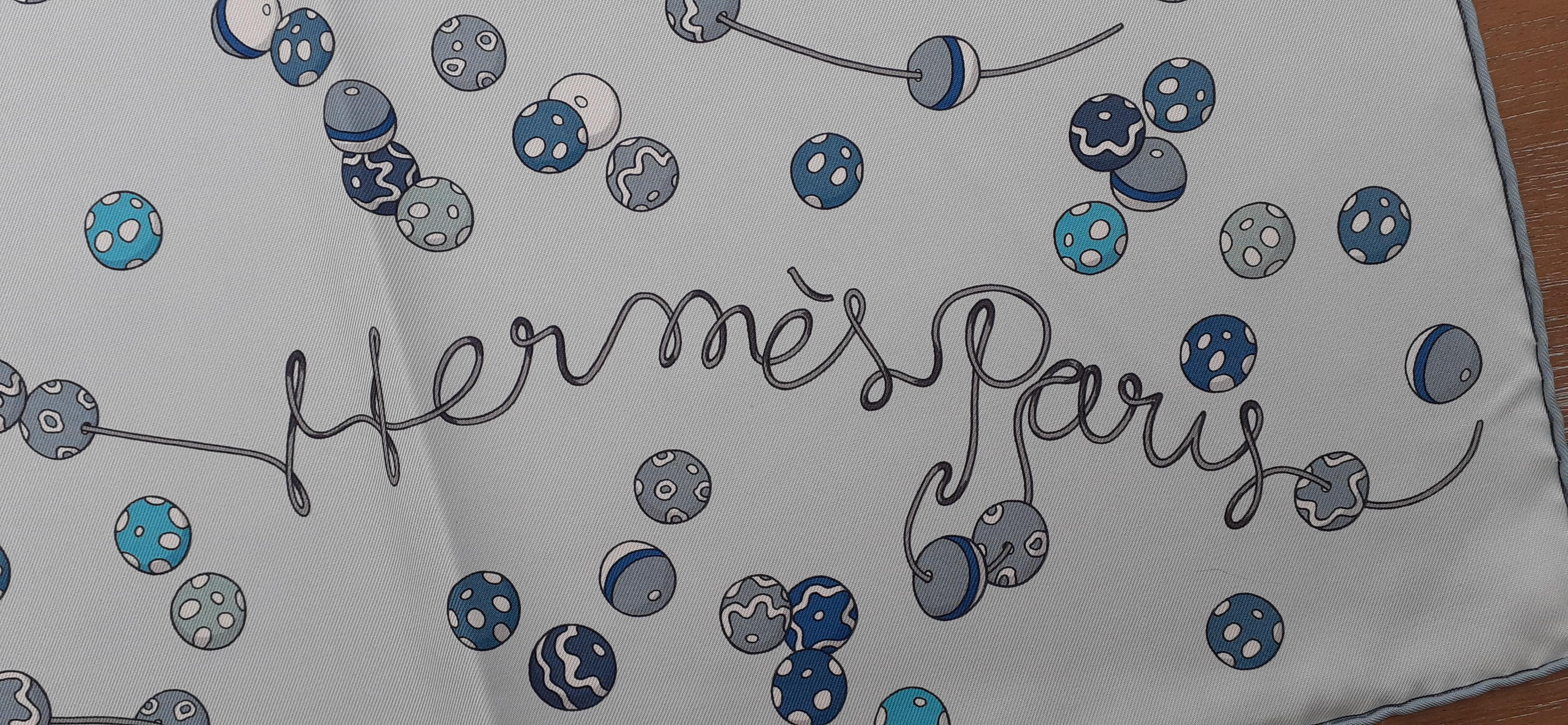 Hermès Silk Scarf Carré Dancing Pearls Virgine Jamin Blue 90 cm For Sale 1