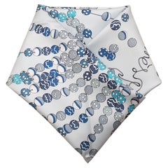 Hermès Pañuelo de Seda Carré Dancing Pearls Virgine Jamin Azul 90 cm