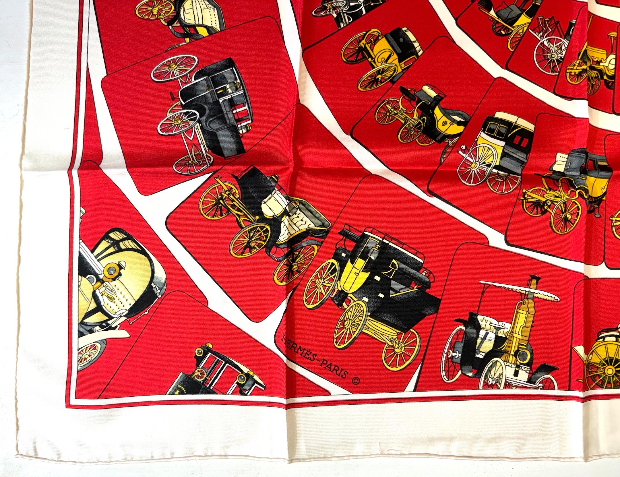 
Foulard en soie Hermes, Carrosserie
Signé, conçu par Philippe LeDoux. Voitures de collection sur fond rouge et blanc, avec boîte Hermès.
35 par 35 po.
Rapport de condition
Bon état.