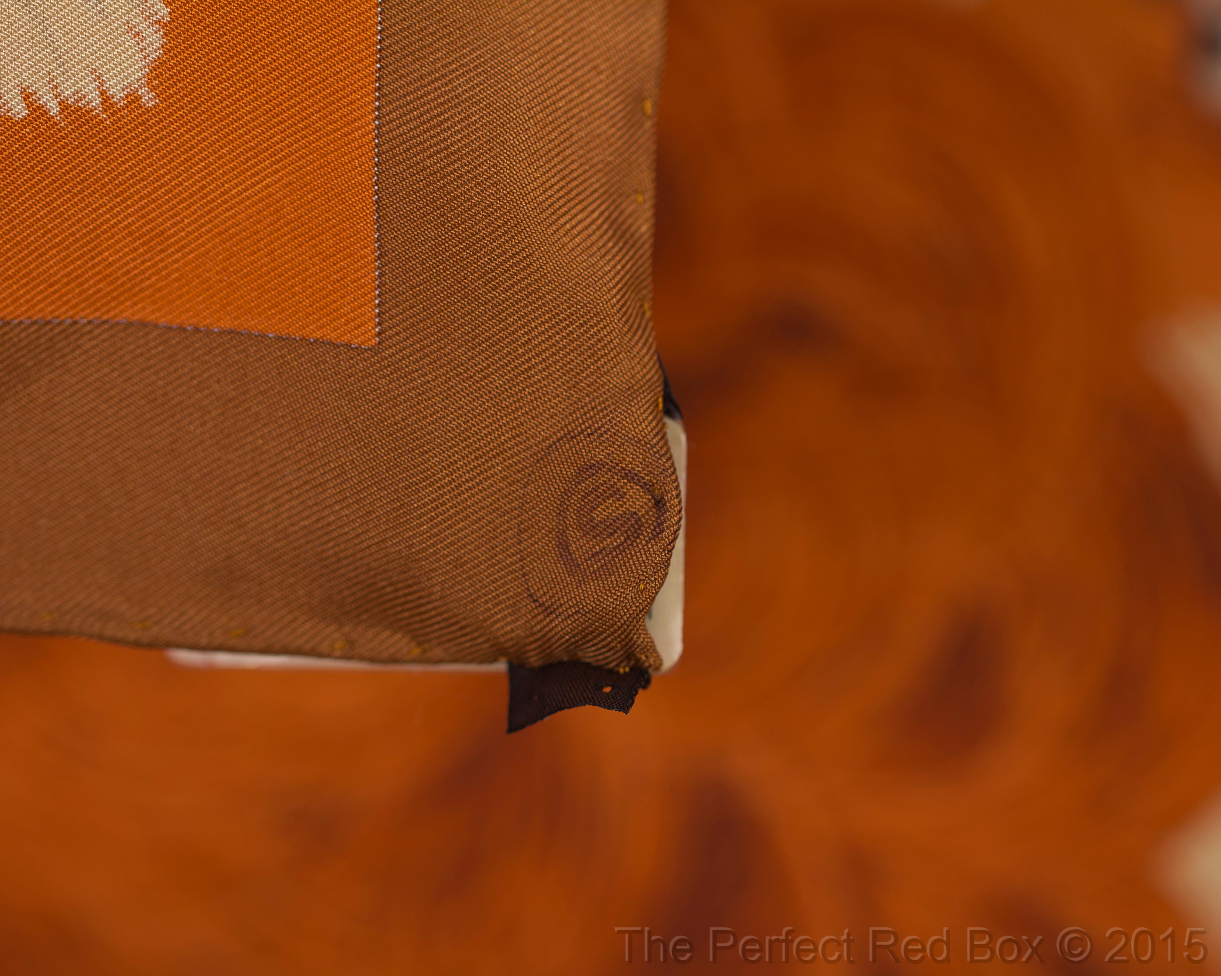 Sciarpa di seta Hermes - Casques et Plumets - Caramel Marron Roux - NEW in vendita 8