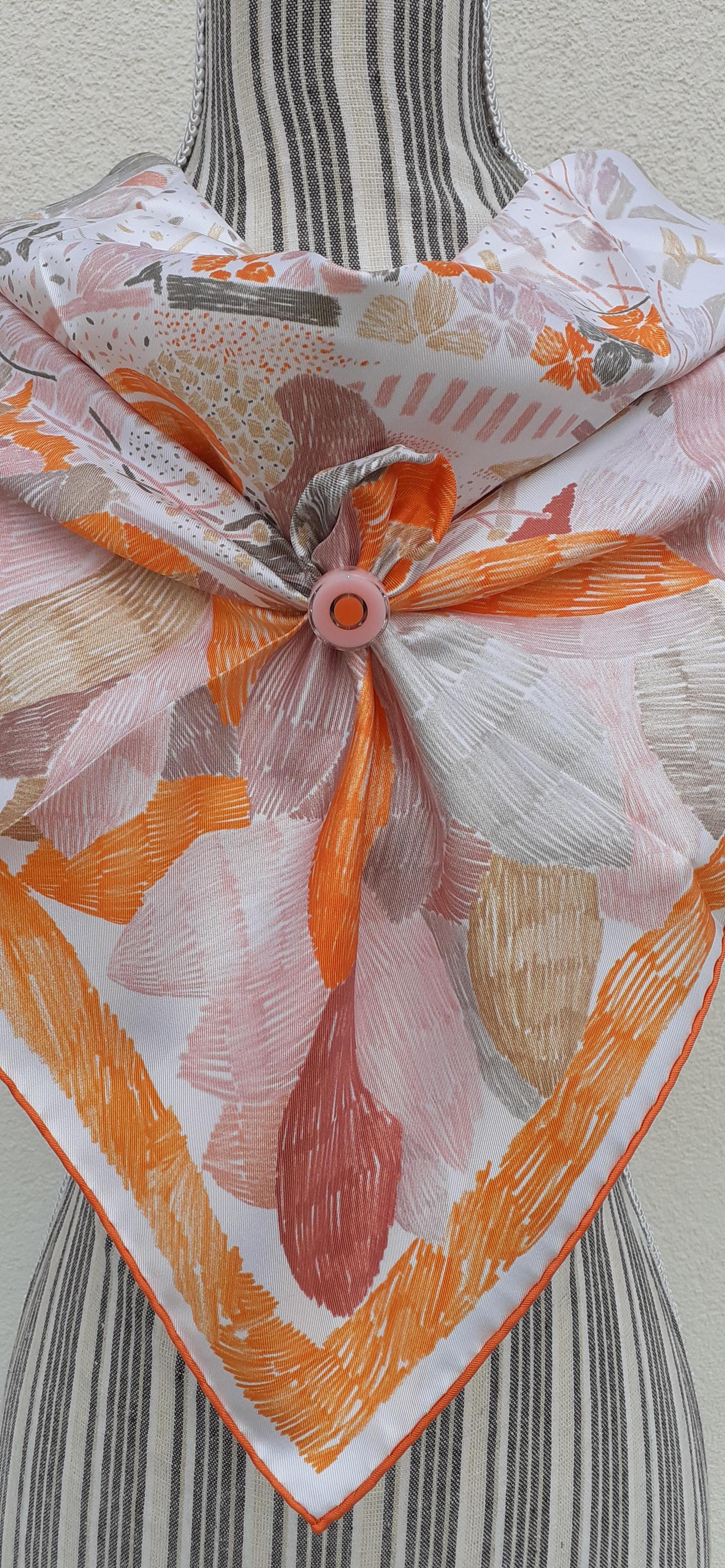 Hermès Silk Scarf Chacun Fait Son Nid Beige Orange Pink 90 cm For Sale 9