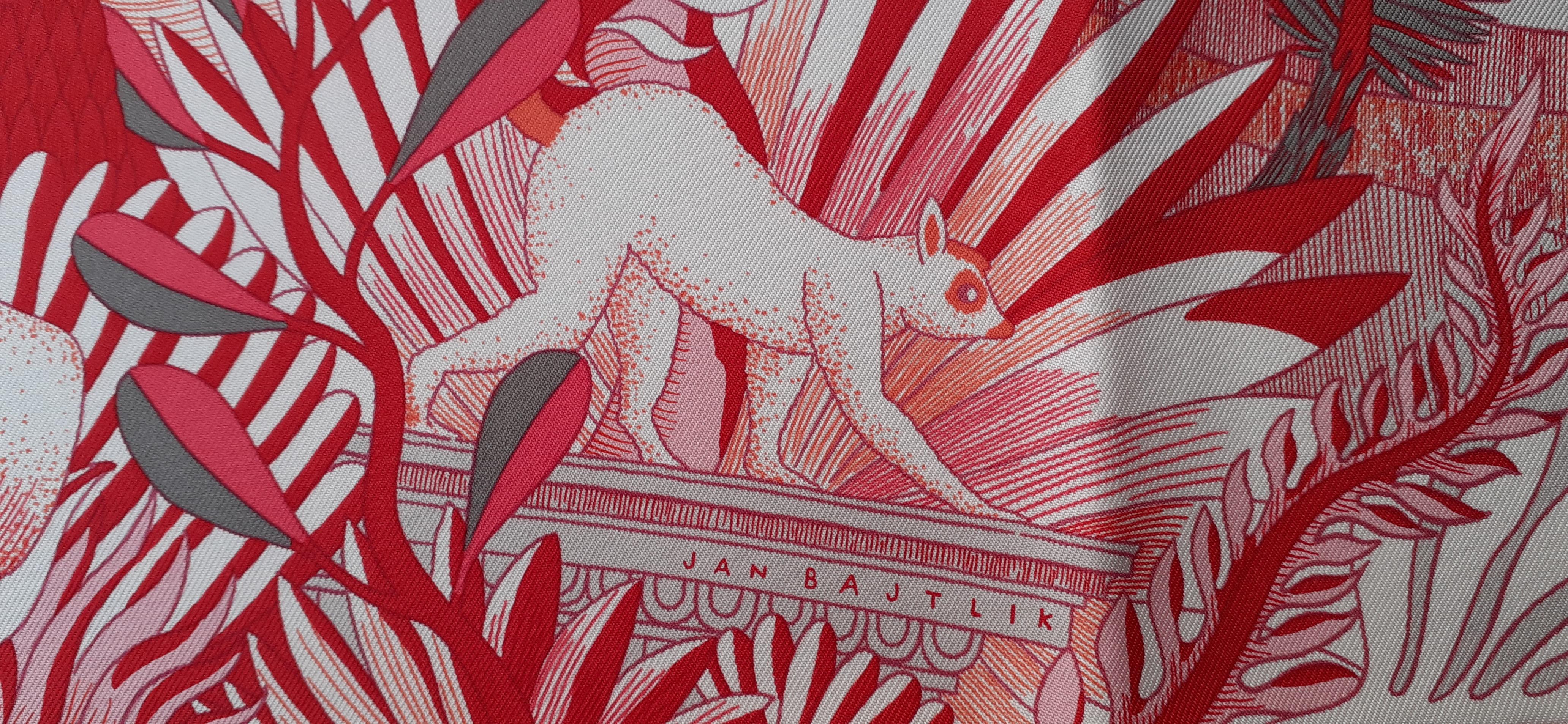 Hermès - Écharpe en soie Cosmographia Universalis rose, rouge et blanche 90 cm en vente 13