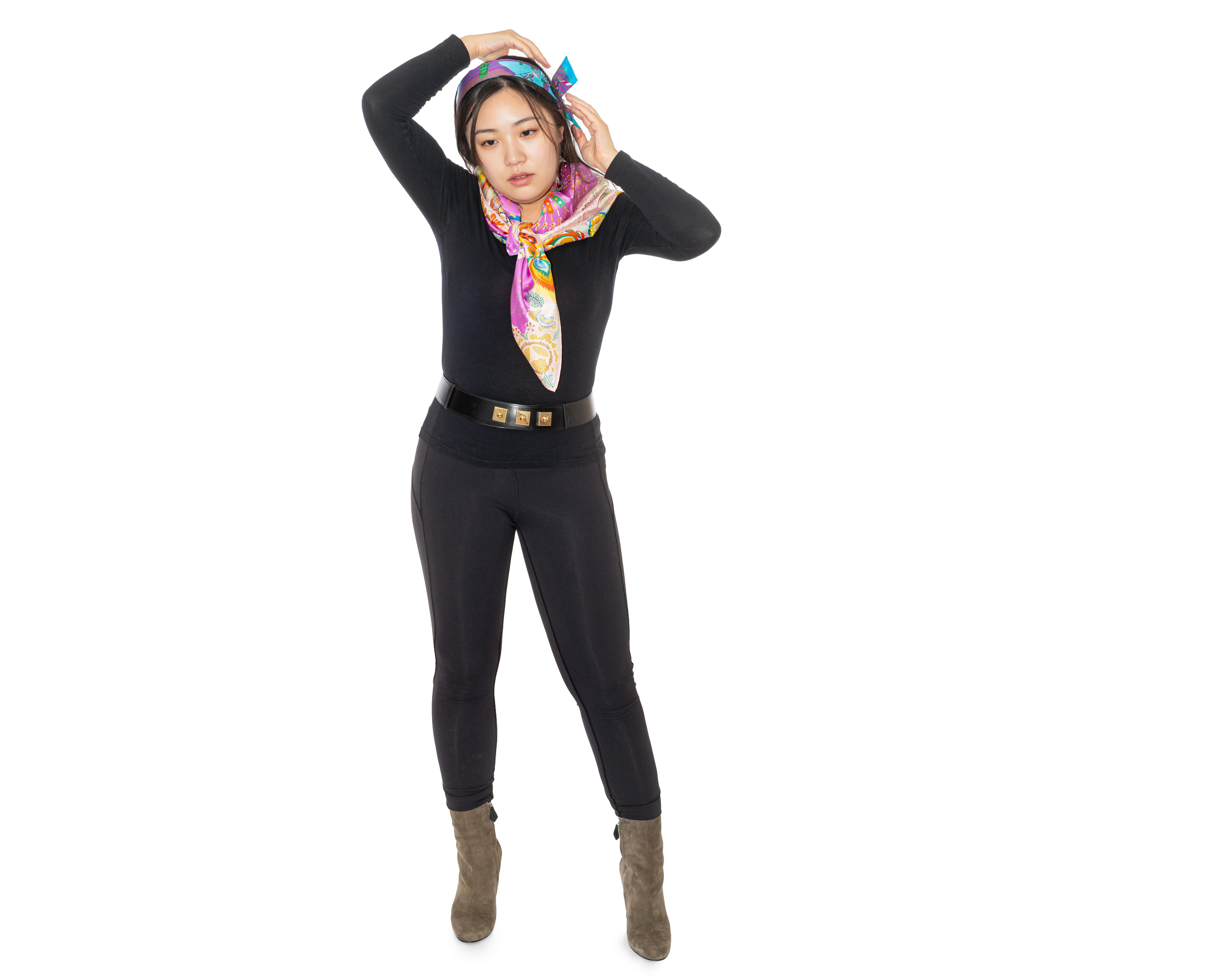 Beige Echarpe en soie Hermes - Costume De Fête - Rose Poudre Cyclamen - New With Tag en vente