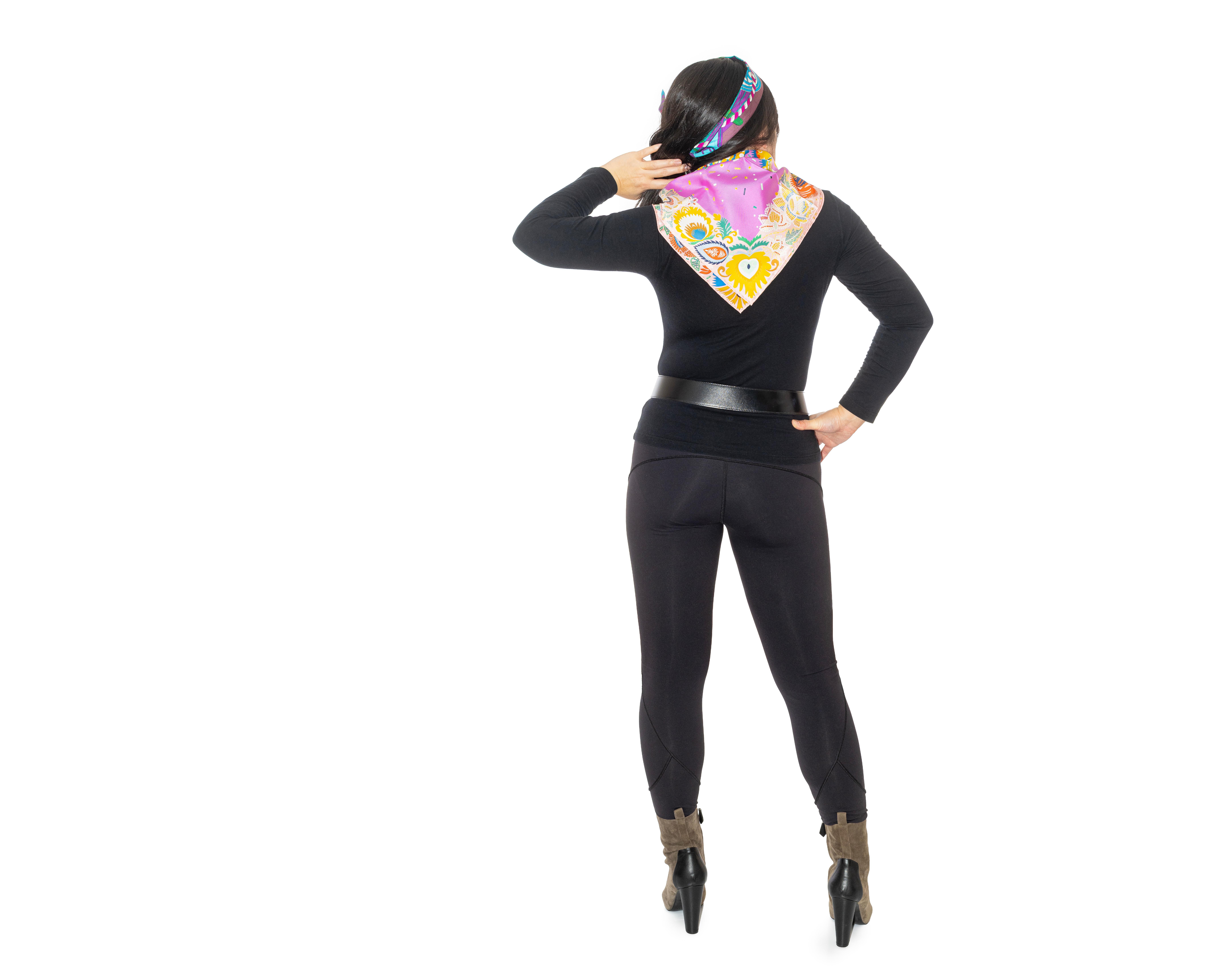 Echarpe en soie Hermes - Costume De Fête - Rose Poudre Cyclamen - New With Tag Pour femmes en vente