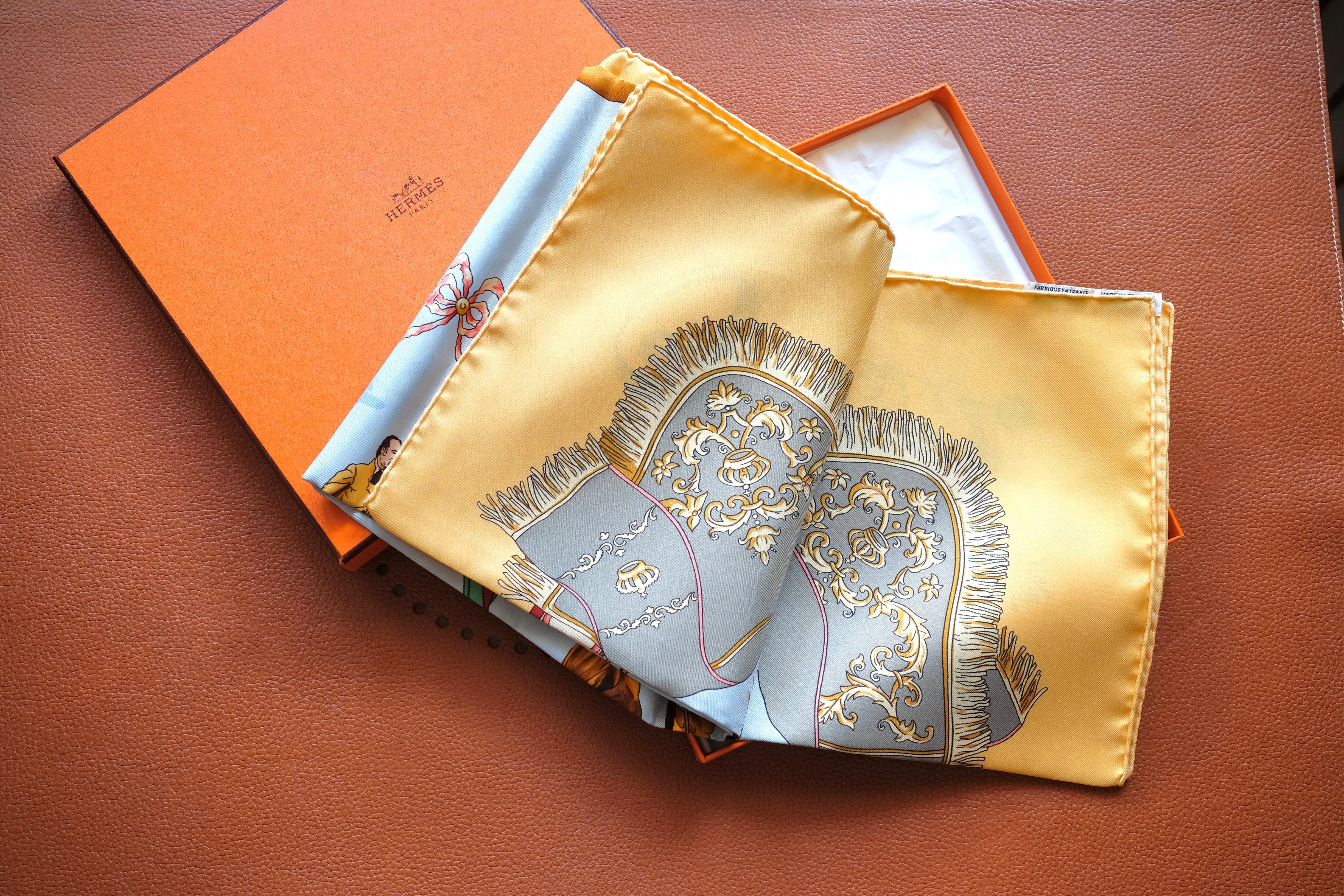 HERMÈS - Silk Scarf 