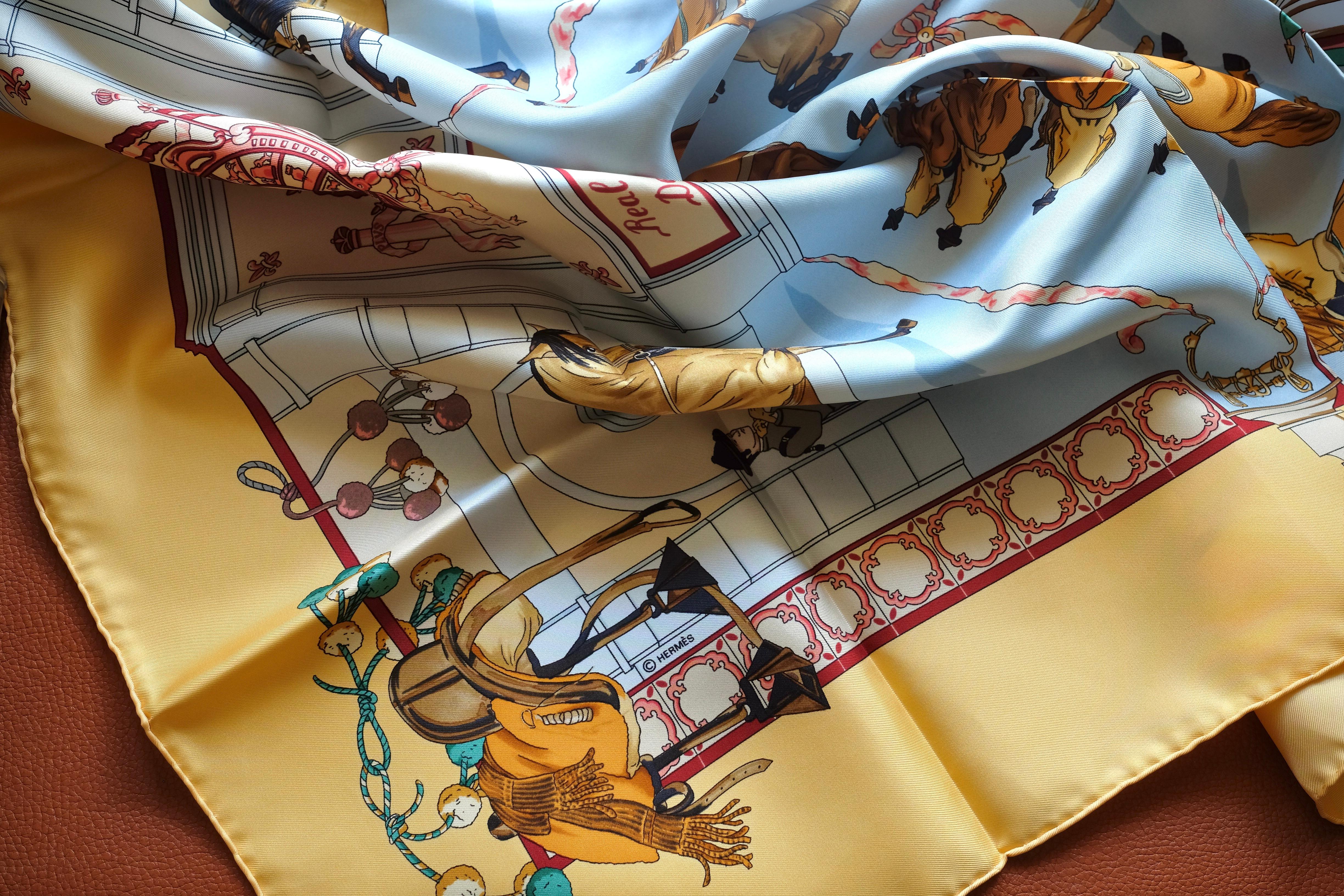 HERMÈS - Silk Scarf 