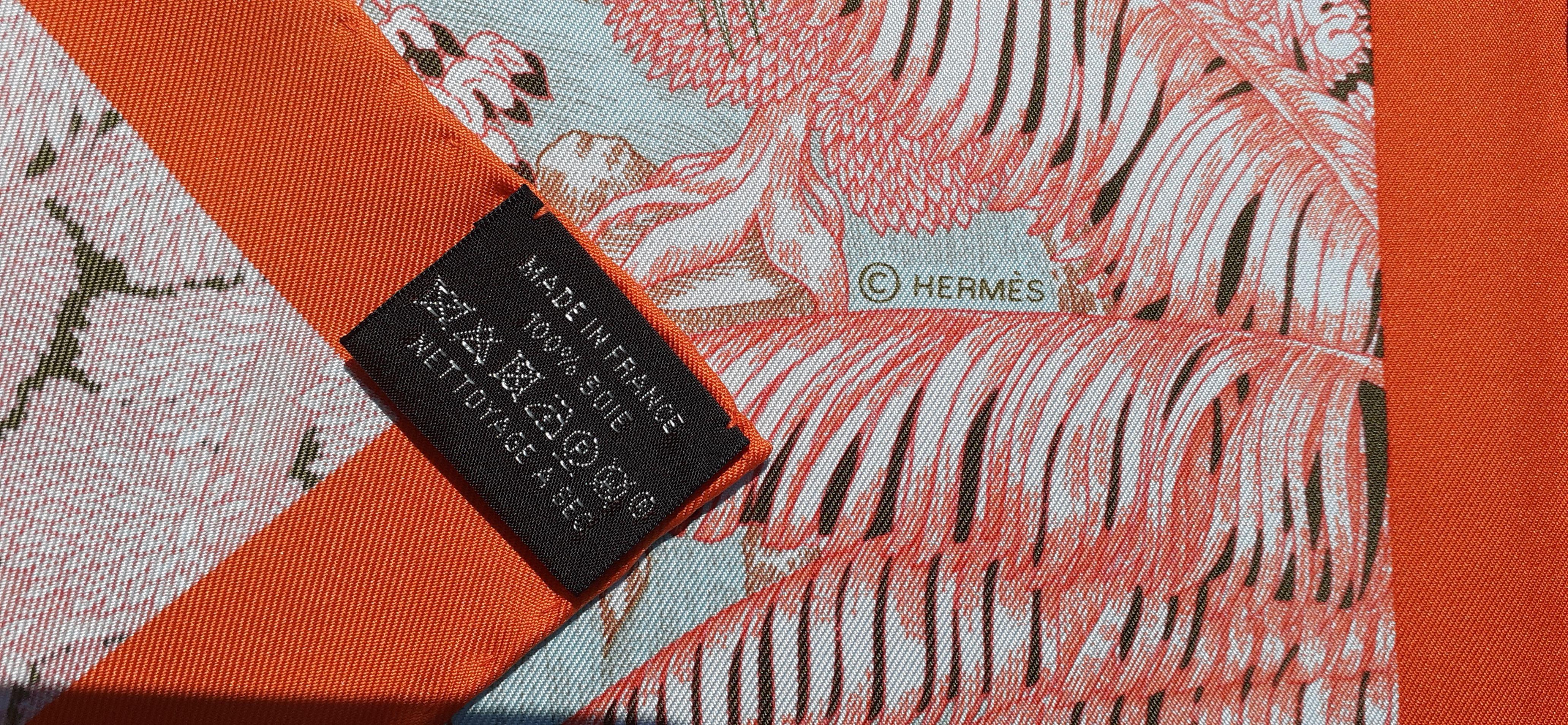 Hermès Silk Scarf Faubourg Tropical Orange Kaki Saumon 90 cm For Sale 10