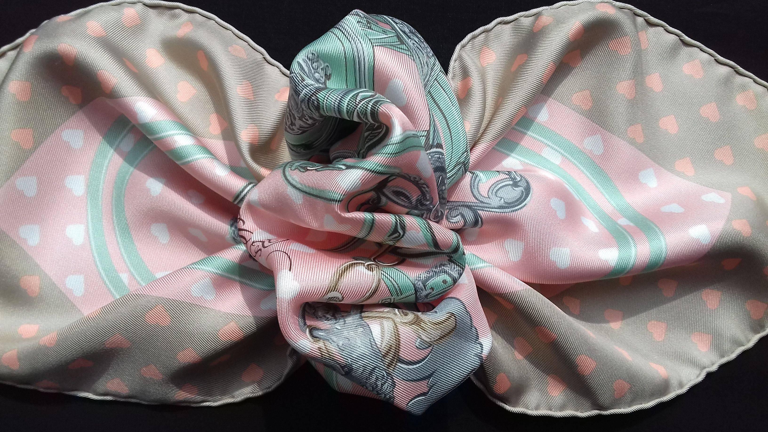 Écharpe en soie Hermès Gavroche Brides de Gala Love Pink Beige 42 cm en vente 7