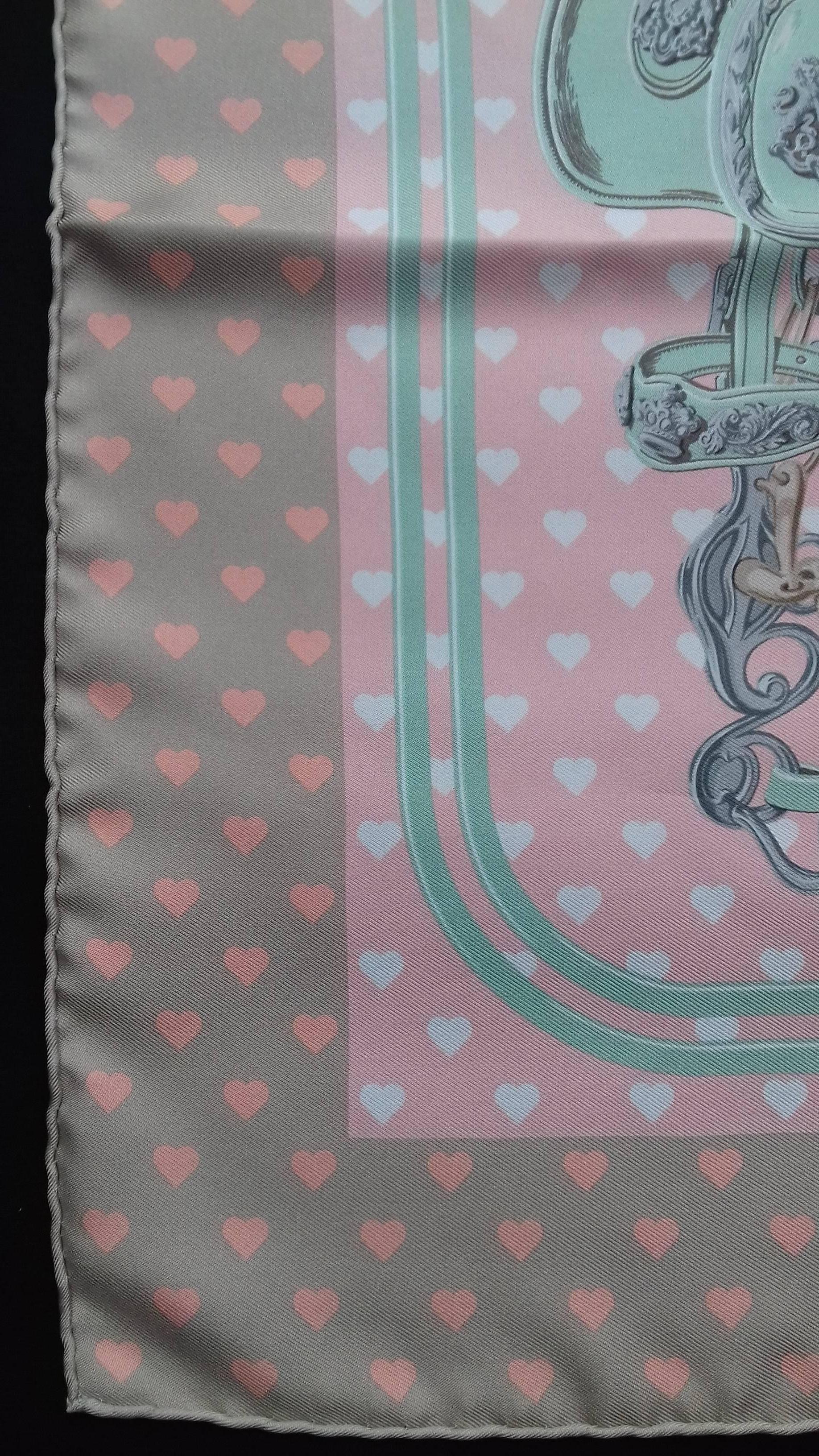 Écharpe en soie Hermès Gavroche Brides de Gala Love Pink Beige 42 cm en vente 3