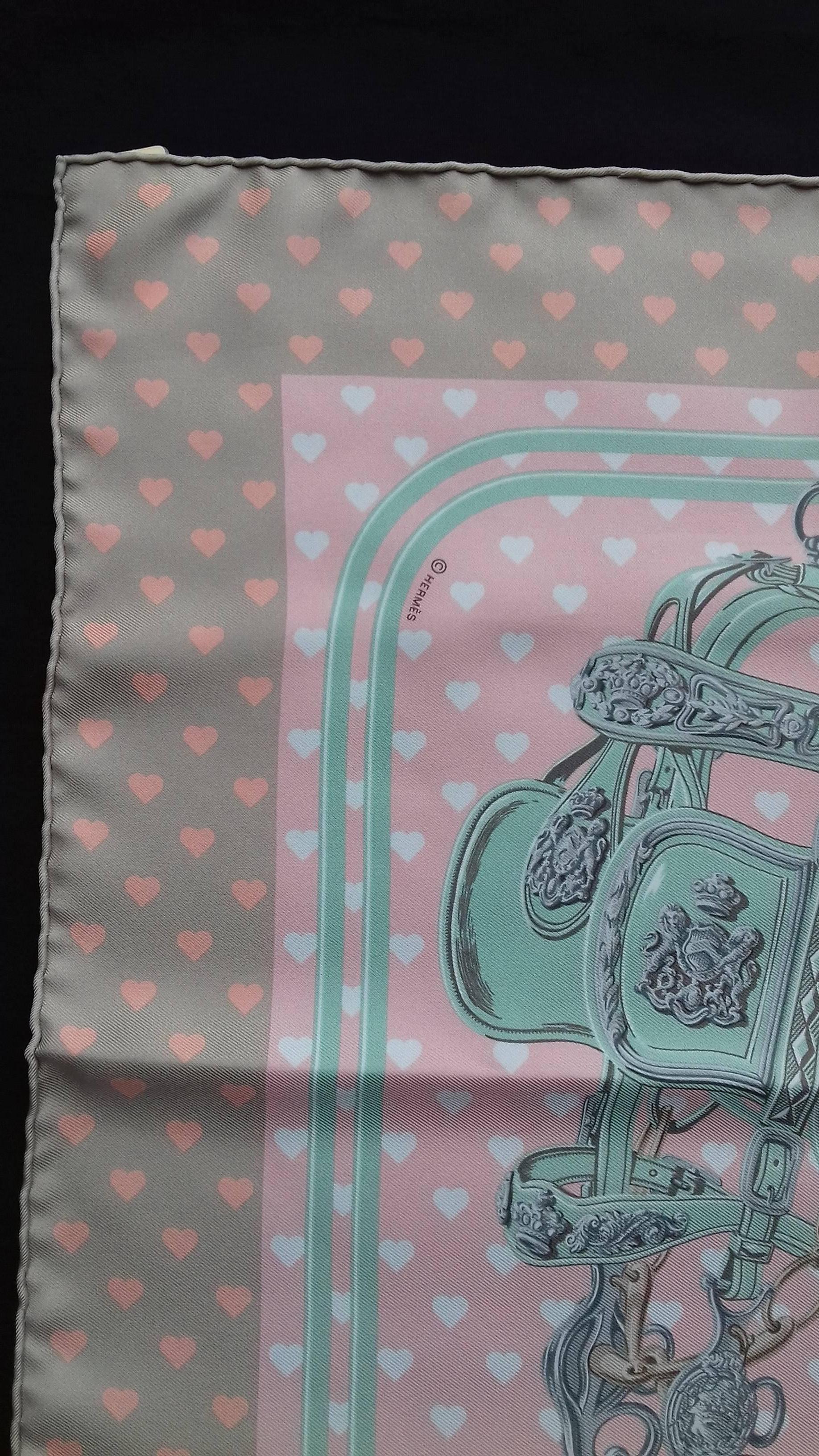 Écharpe en soie Hermès Gavroche Brides de Gala Love Pink Beige 42 cm en vente 5