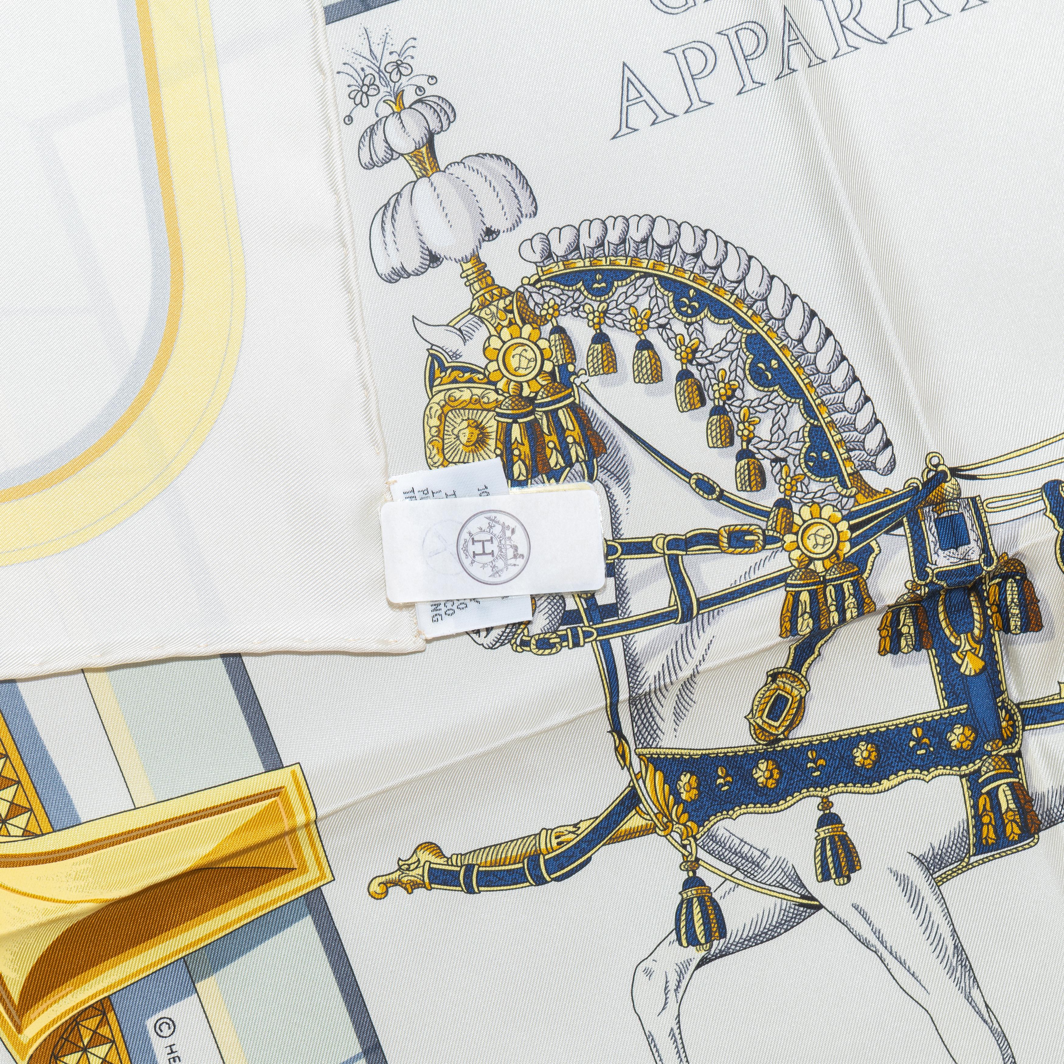 Hermes Silk Scarf Grand Apparat – Crème – Or - New With Tag For Sale 6