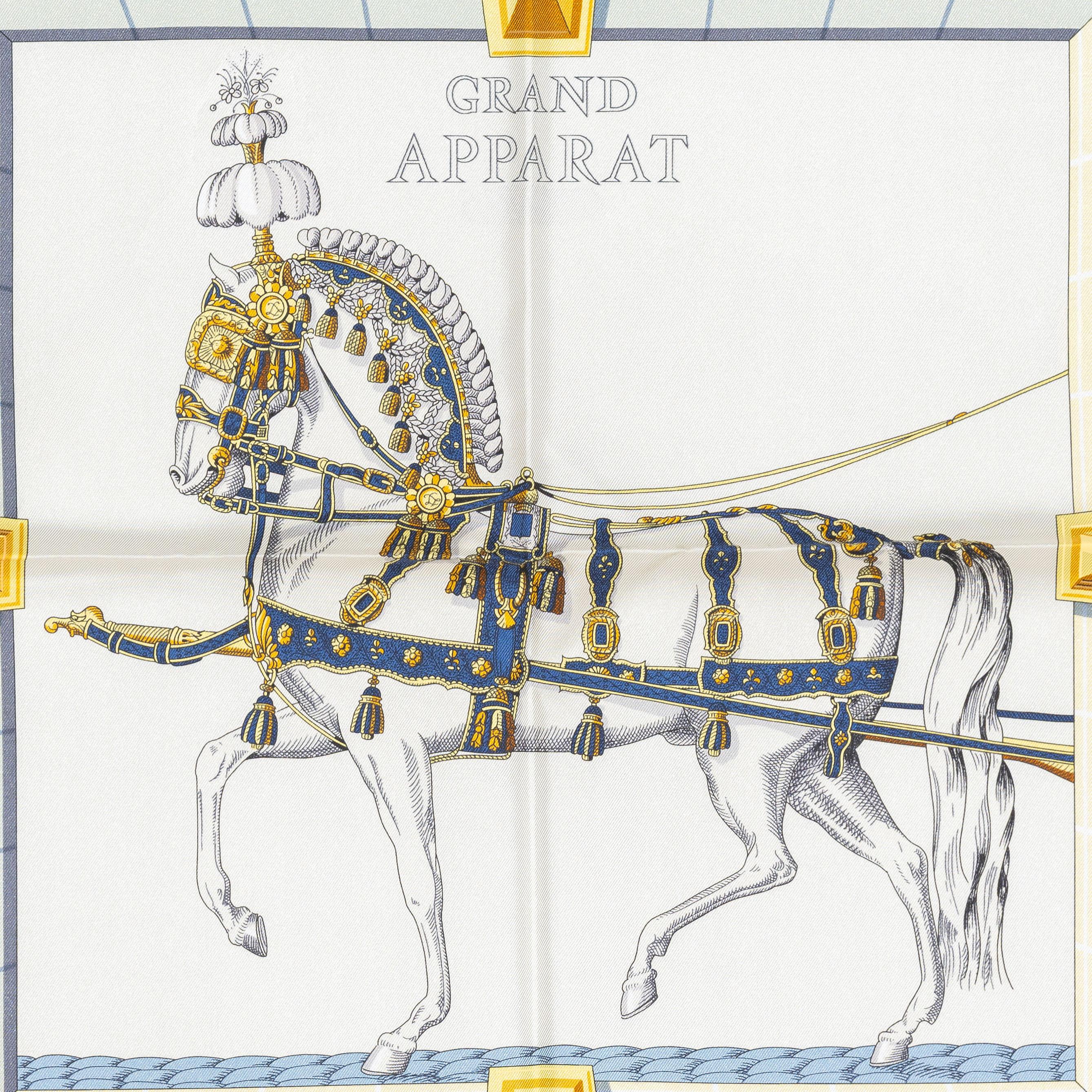 Hermes Silk Scarf Grand Apparat – Crème – Or - New With Tag For Sale 1