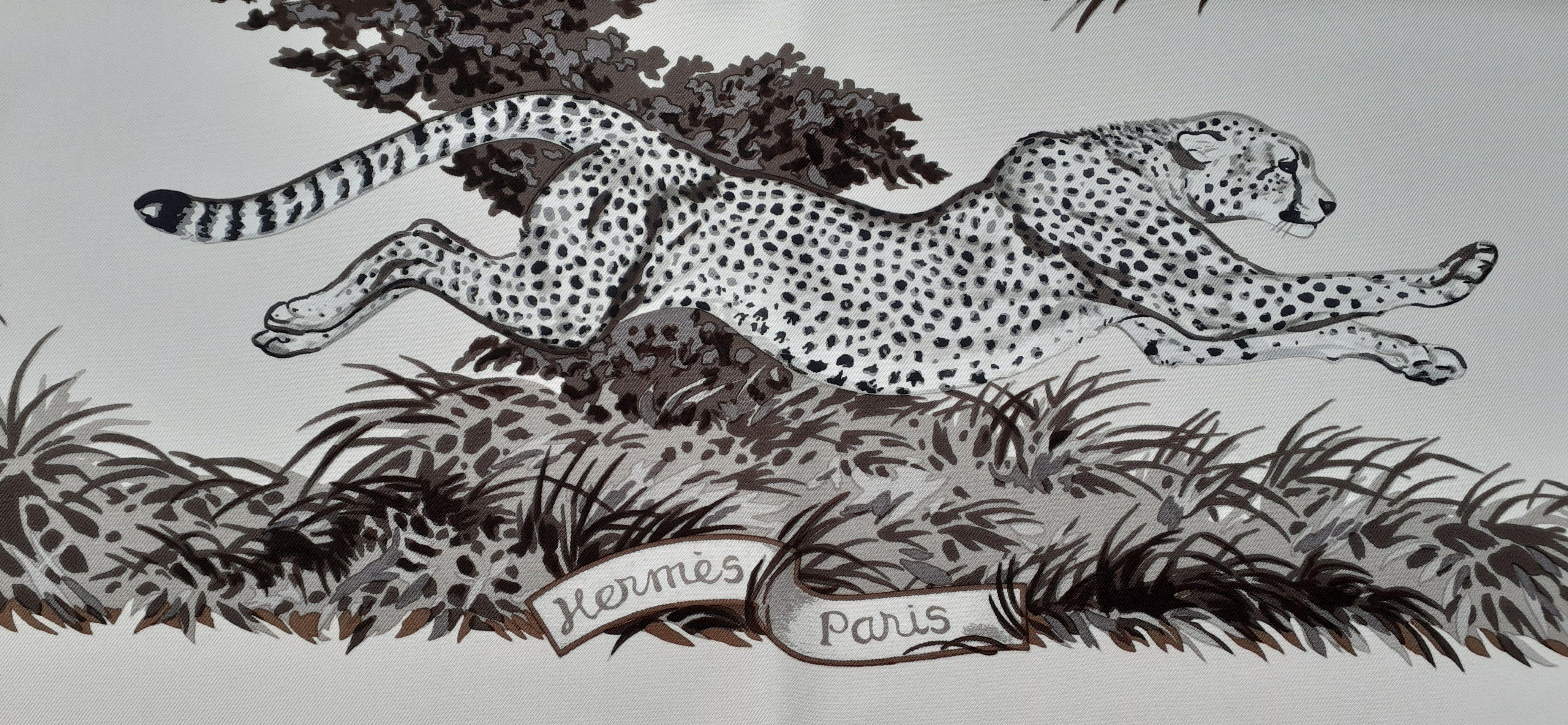 Hermès Silk Scarf Guépards Cheetahs Robert Dallet Cendre Gris 90 cm For Sale 1