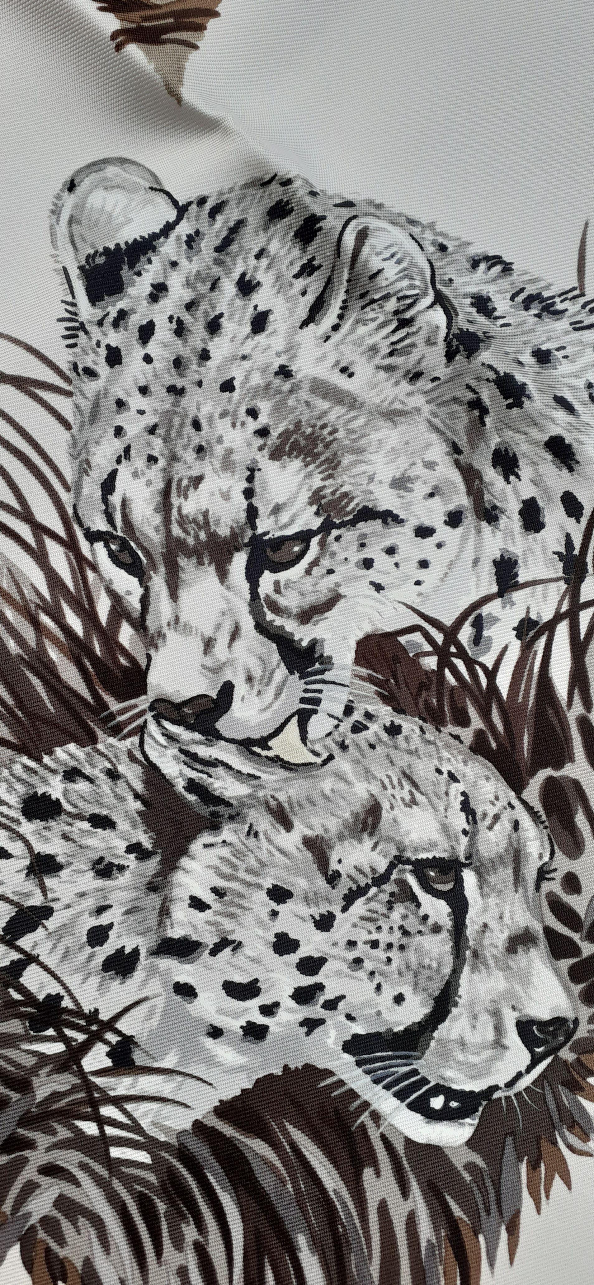 Hermès Silk Scarf Guépards Cheetahs Robert Dallet Cendre Gris 90 cm For Sale 2