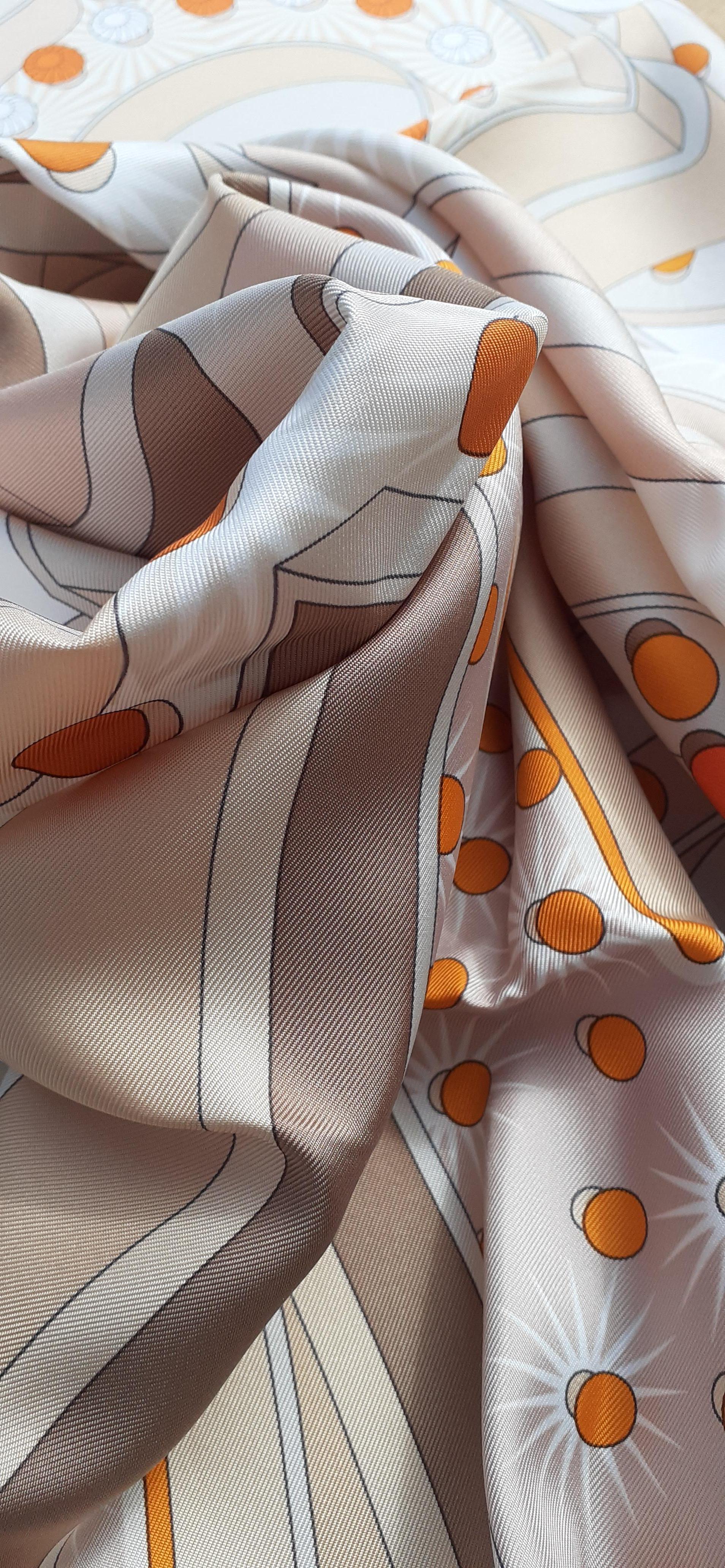 Hermès Silk Scarf HERMES ELECTRIQUE Rybaltchenko Blanc Beige Orange 90 cm For Sale 5