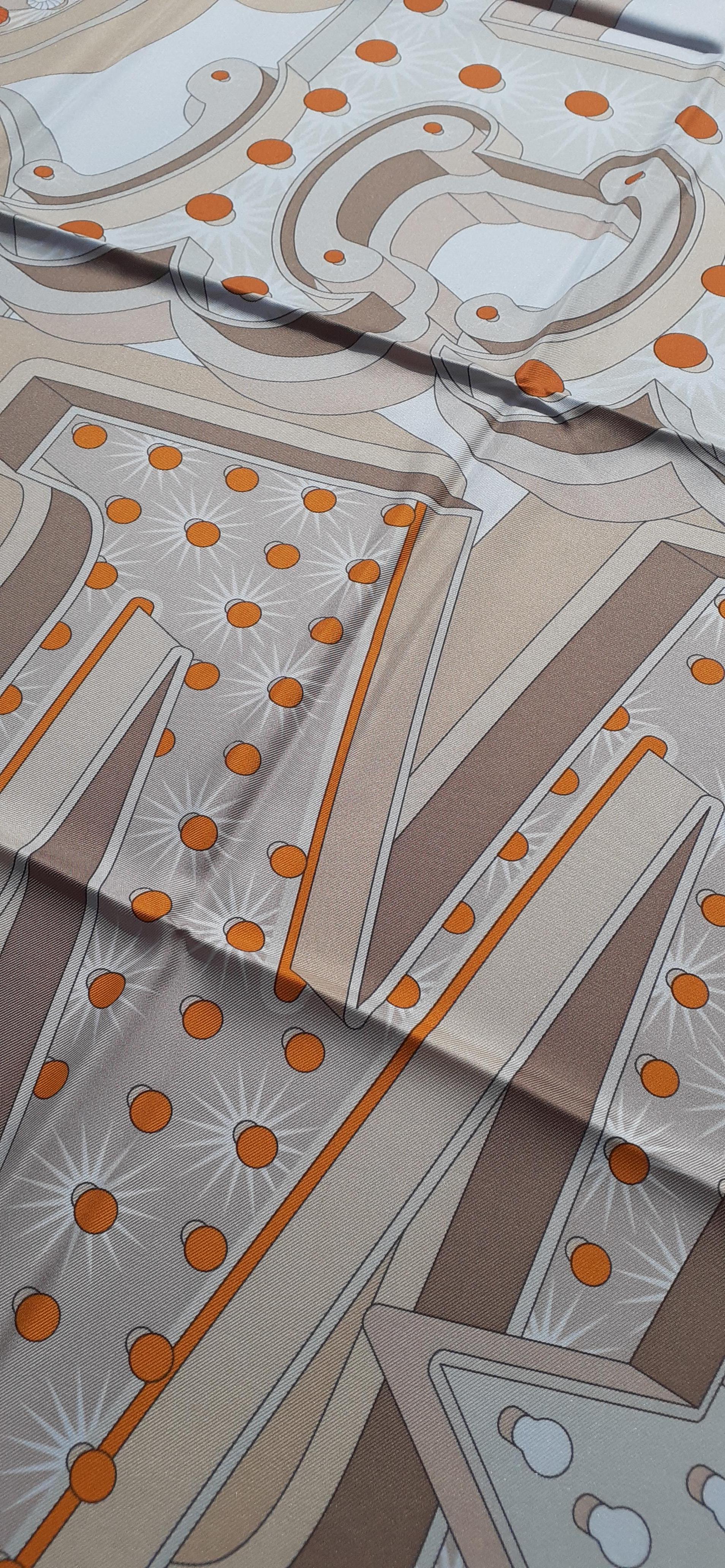 Women's Hermès Silk Scarf HERMES ELECTRIQUE Rybaltchenko Blanc Beige Orange 90 cm For Sale