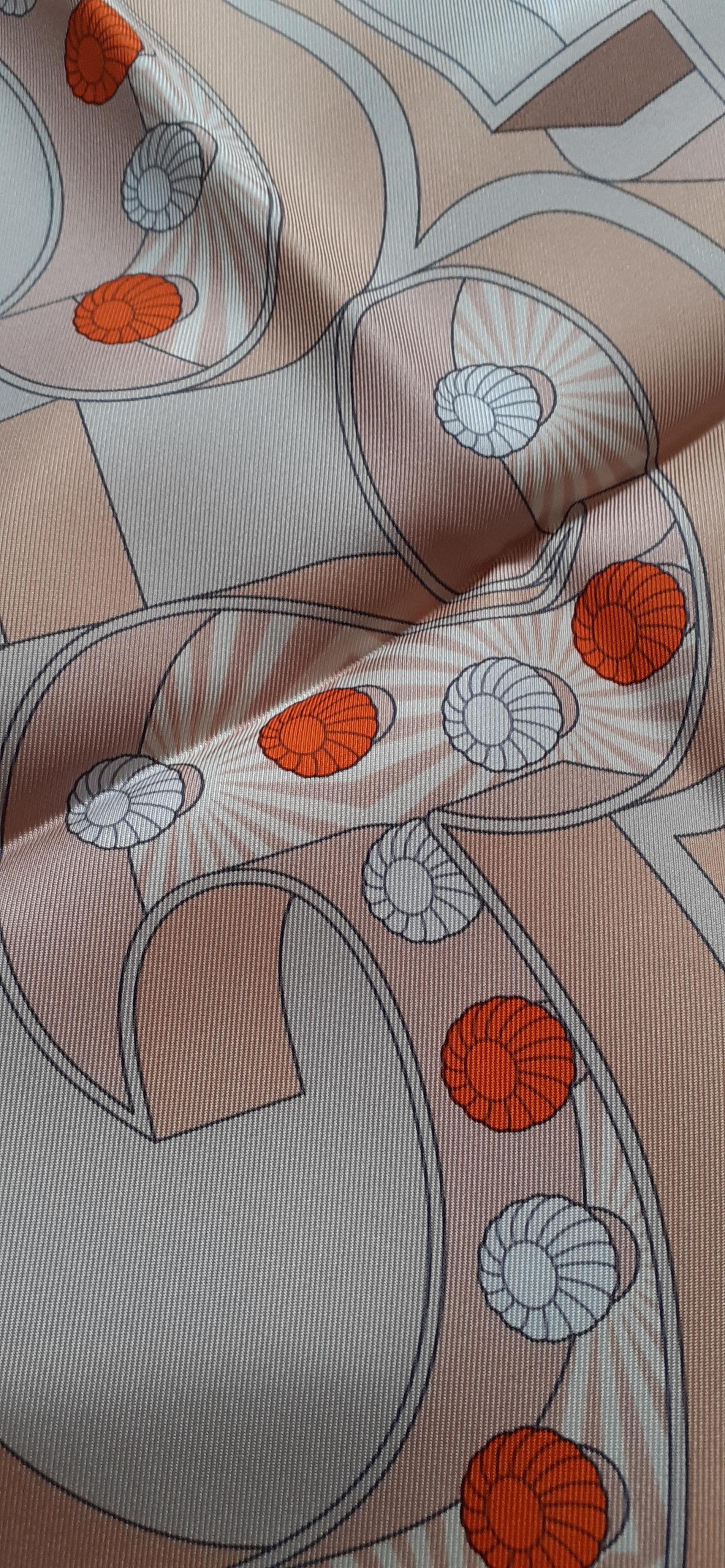 Hermès Silk Scarf HERMES ELECTRIQUE Rybaltchenko Blanc Beige Orange 90 cm For Sale 3