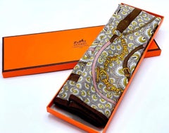 Foulard en soie Hermès dans sa boîte d'origine des années 1970, France