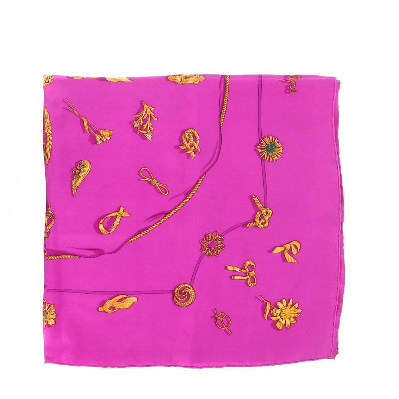 Hermes Scarf

Purple silk
Very good condition, shows light signs of use and wear
Packaging: Opulence Vintage

Additional information:
Designer: Hermès
Dimensions: Height 90 cm / 35 
