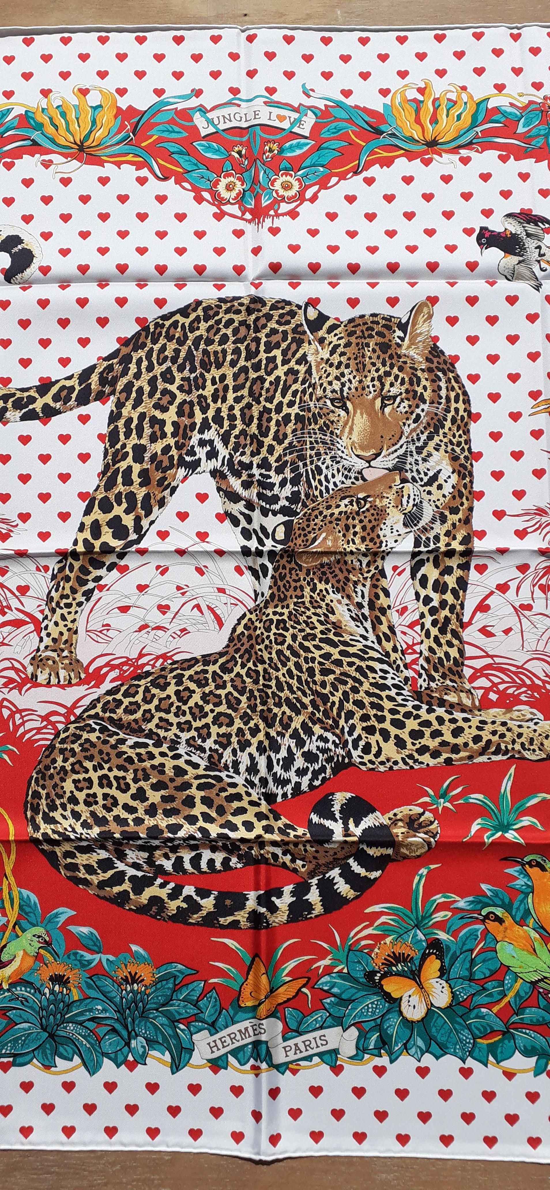  Echarpe en soie Hermès Jungle Love Love Hearts Imprimé Robert Dallet Blanc 90 cm Pour femmes 