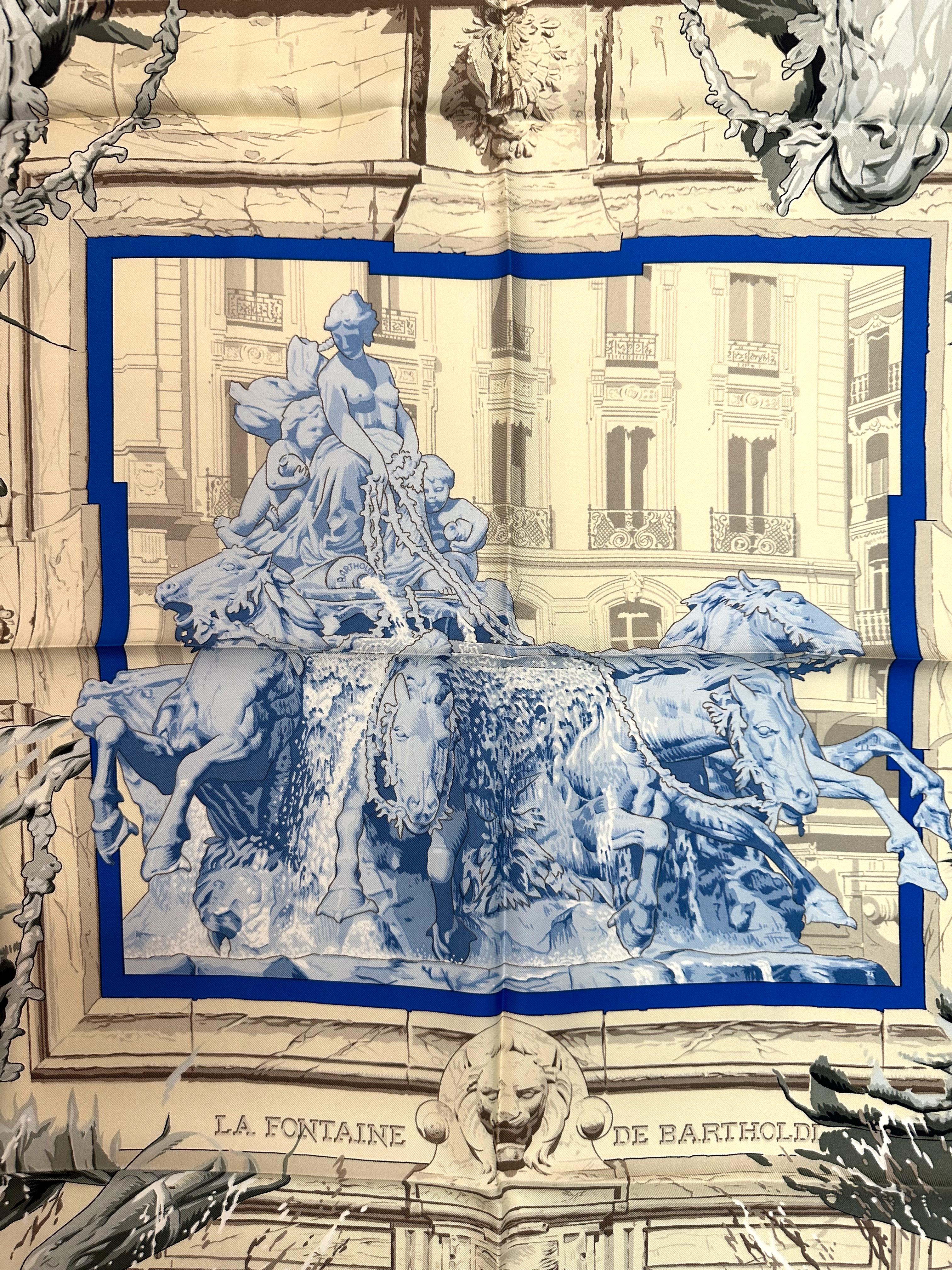 
Foulard en soie Hermes, La Fontaine De Bartholdi
conçu par Vladimir Rybaltchenko, avec boîte et ruban. 35 x 35 po.
Rapport de condition
Bon état, presque neuf.