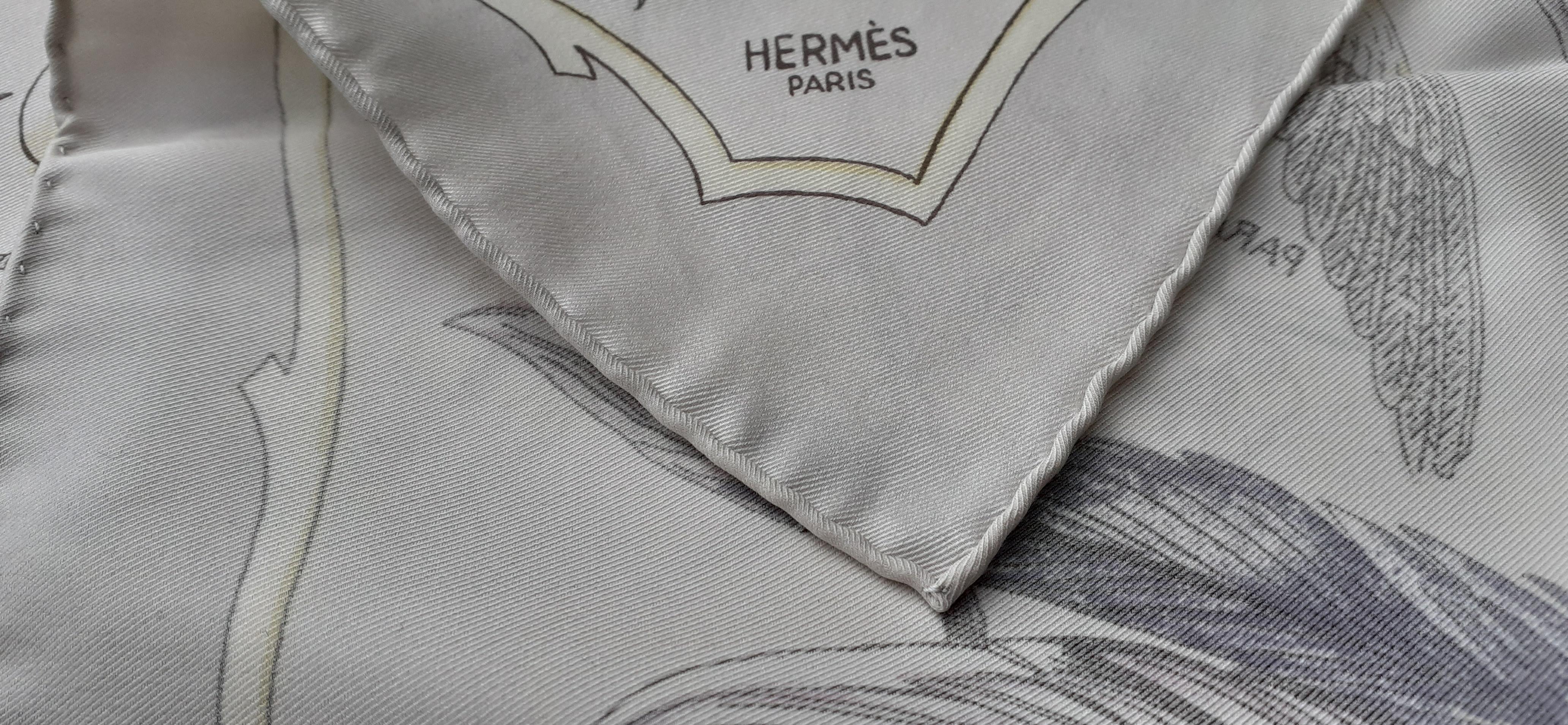 Hermès Silk Scarf Les Oiseaux des Iles Charles Pittner 66 cm RARE For Sale 7