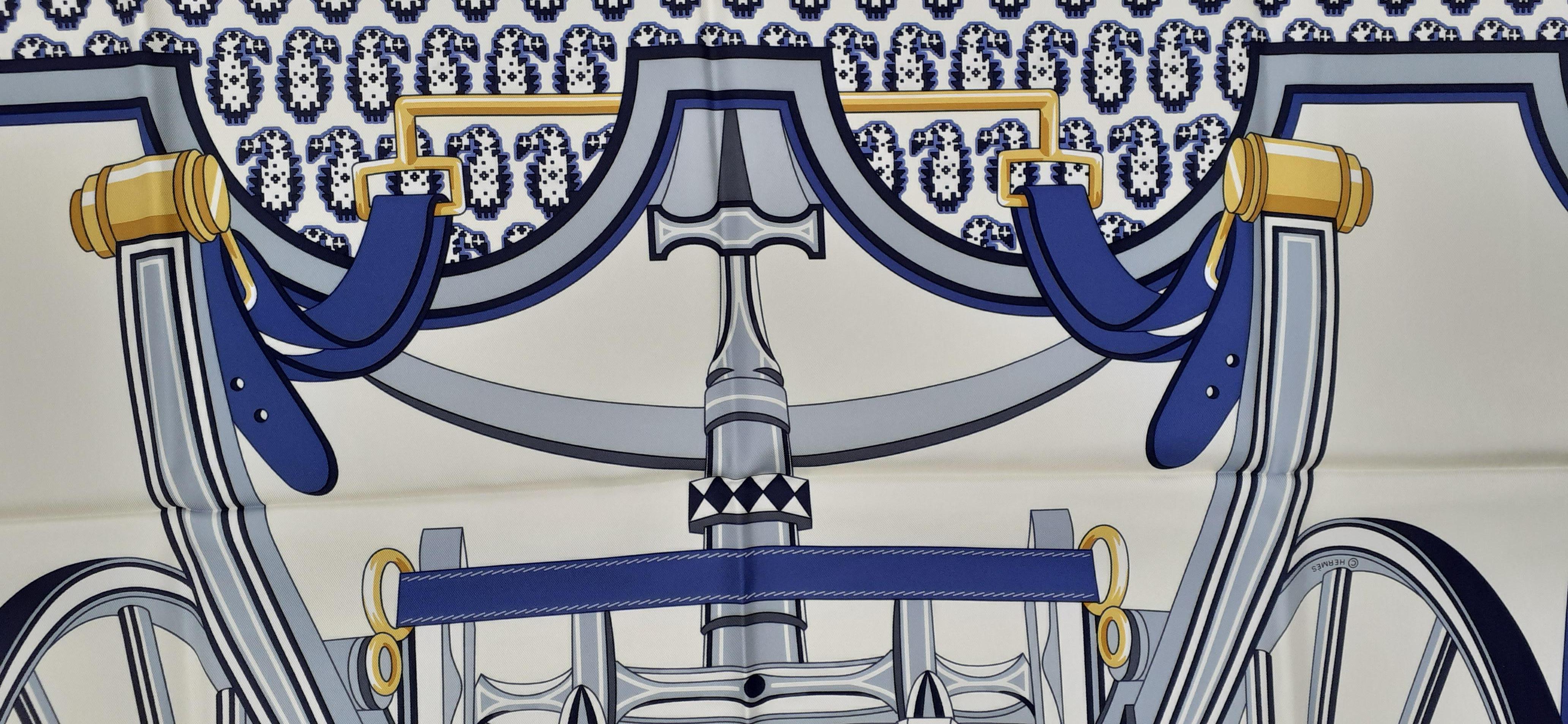 Écharpe en soie Hermès Les Roues de Phaéton Bleu ivoire 90 cm en vente 3
