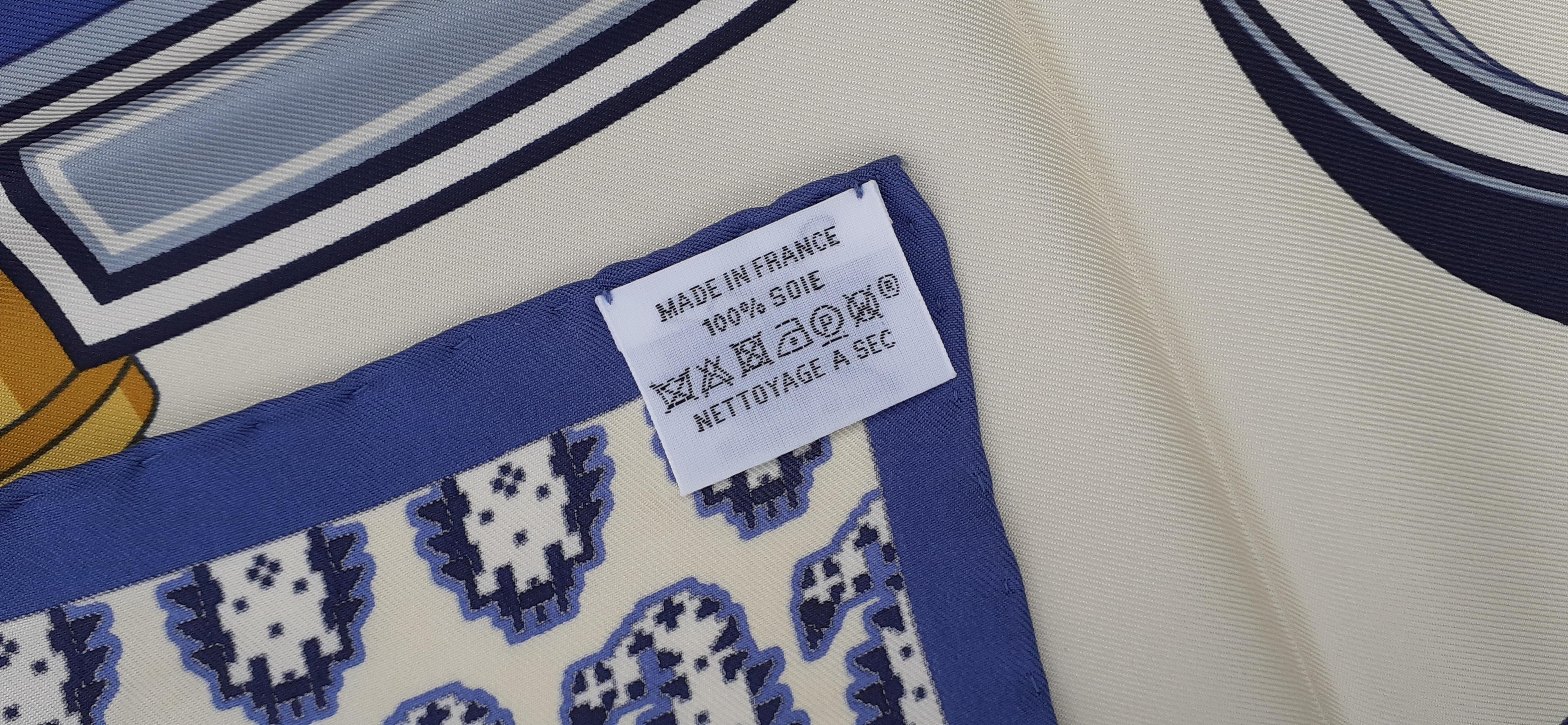 Écharpe en soie Hermès Les Roues de Phaéton Bleu ivoire 90 cm en vente 5
