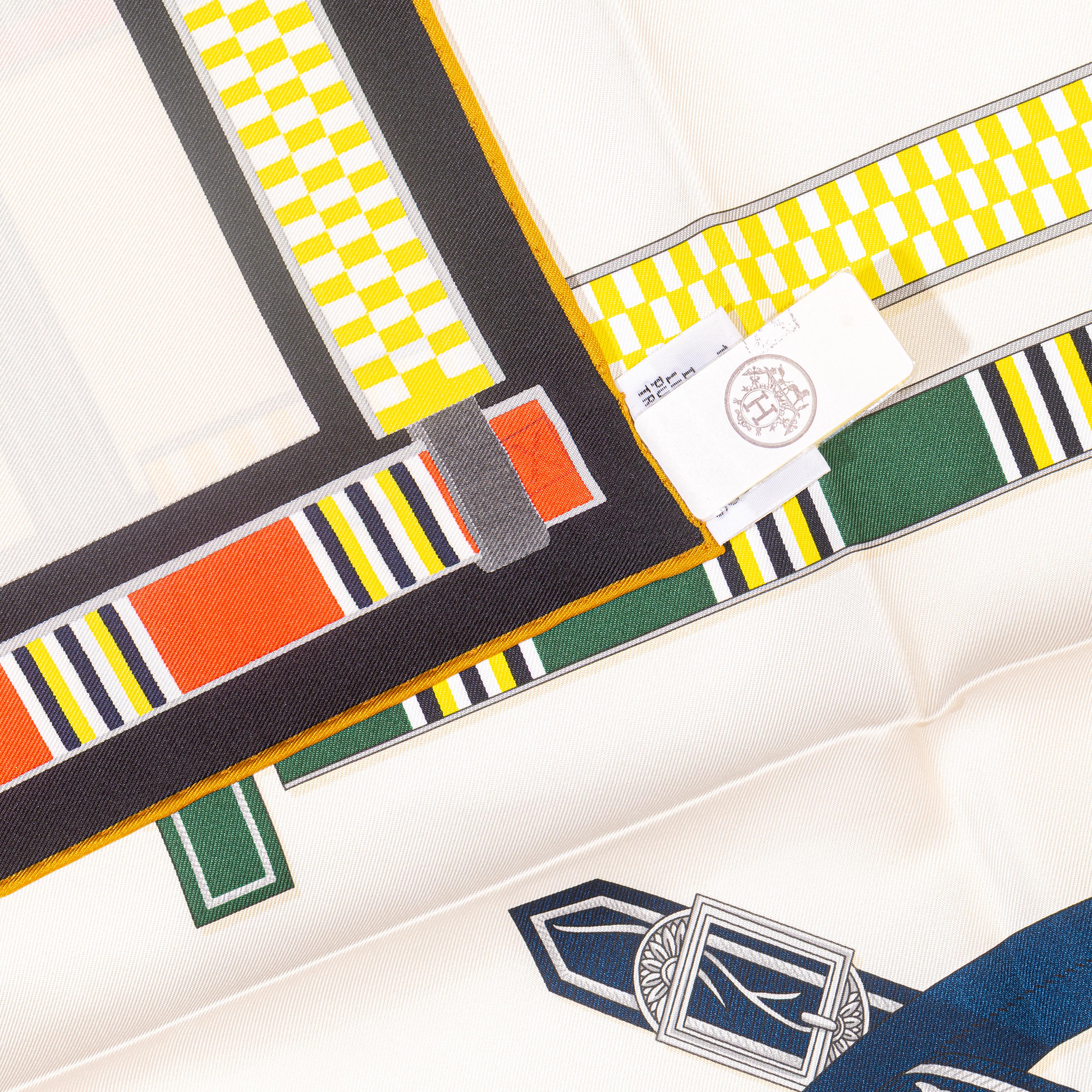 Pañuelo de seda Hermes Lettres Équestres - Crème - Jaune - Nueva Etiqueta de la Tienda en Nuevo estado para la venta en Ottawa, CA