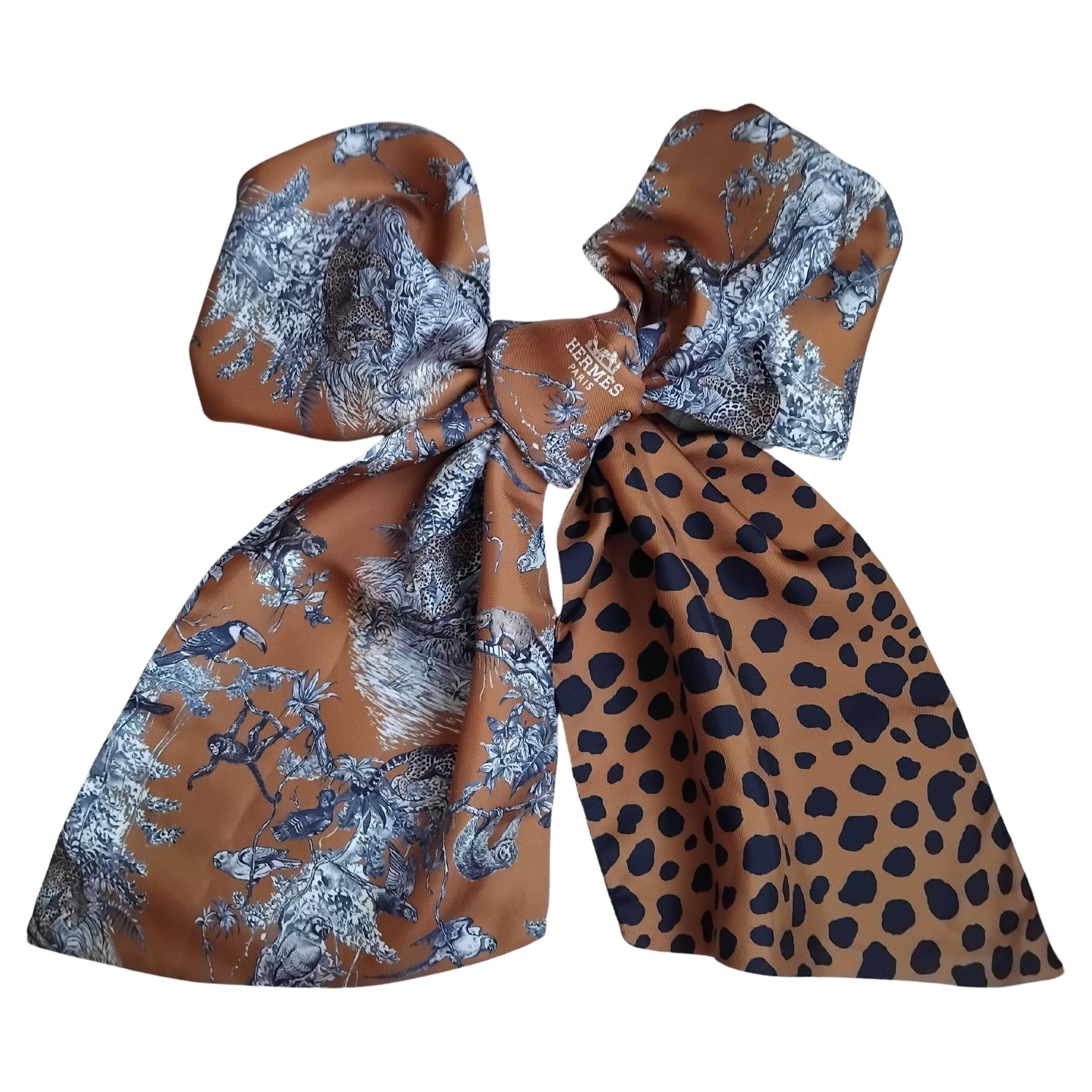 Absolutely Gorgeous Authentic Hermès Maxi Twilly Cut

Print: 