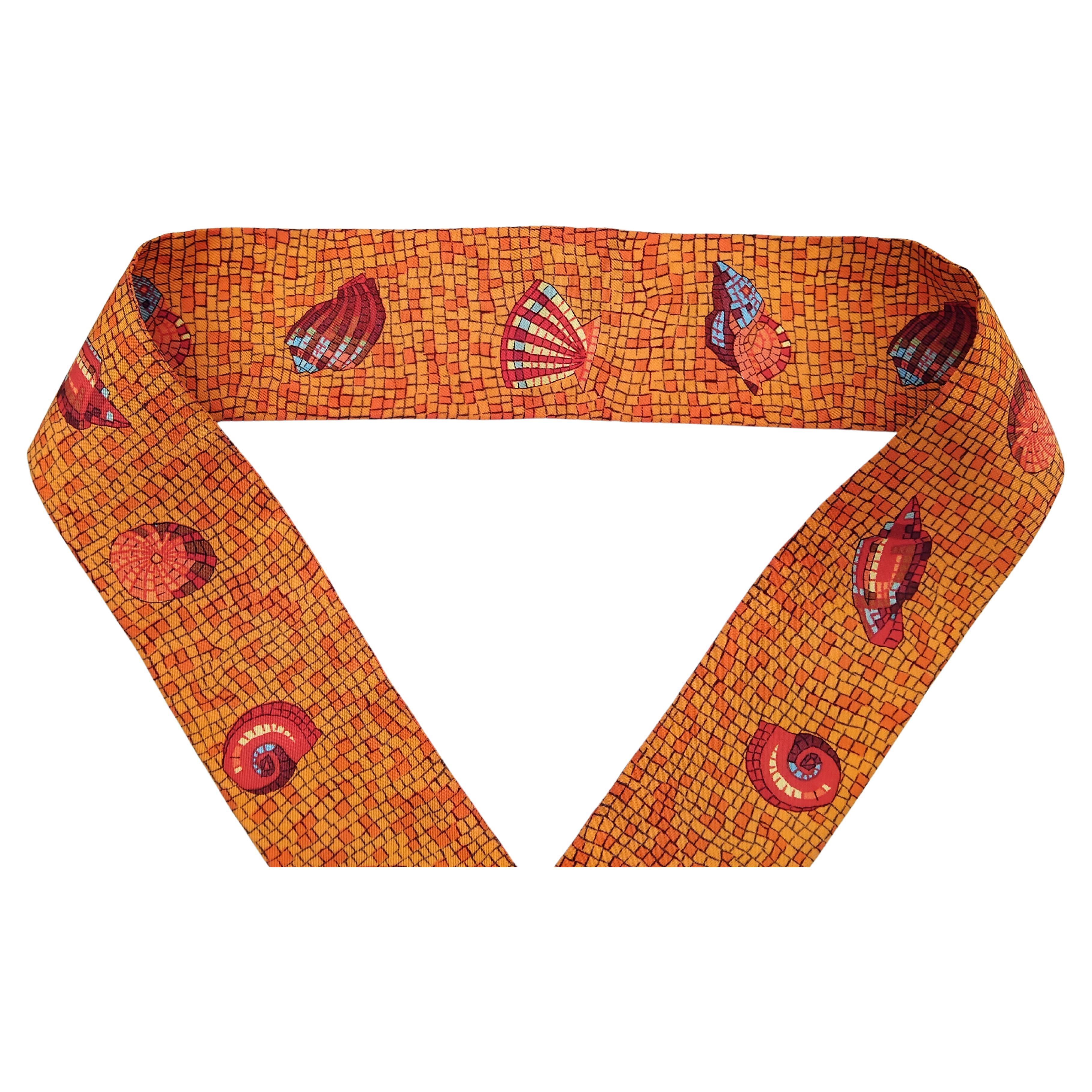 Rare opportunity to get this lovely authentic Hermès twilly

Print: 