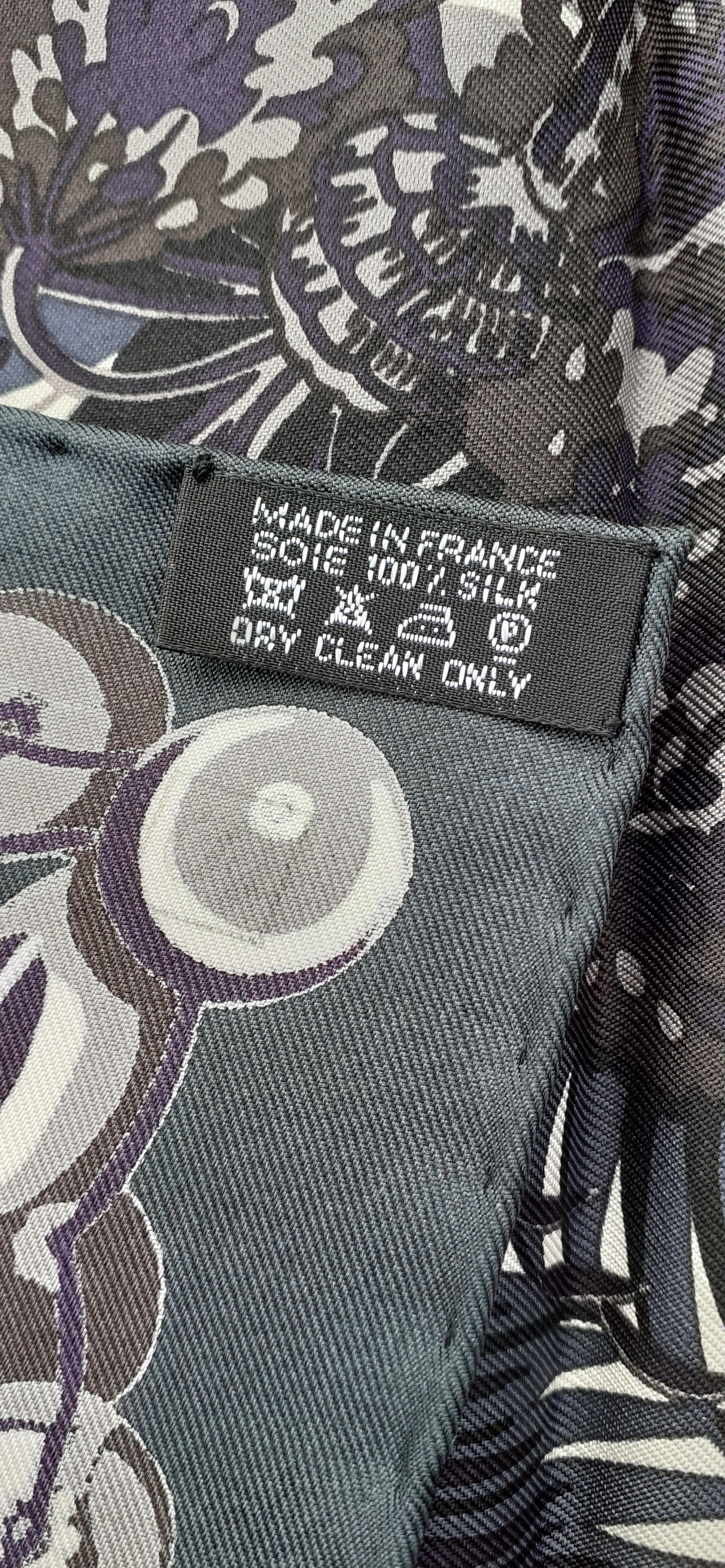 Hermès Foulard en soie Mythiques Phoenix Gris Vanille Aubergine GRAIL COLORWAY 90 cm 12