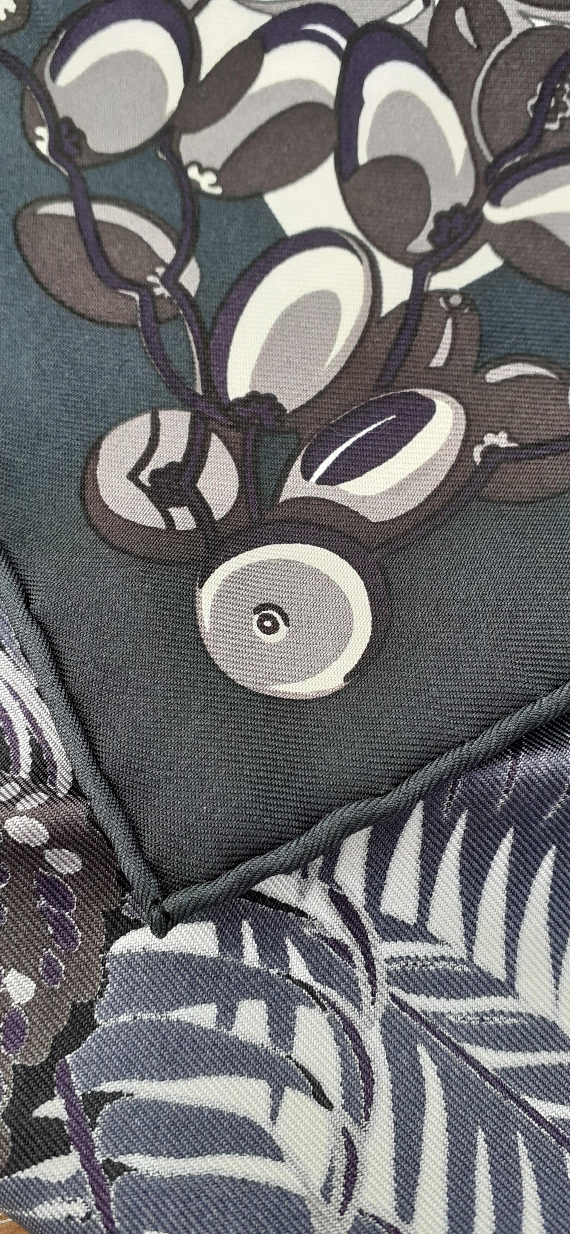 Hermès Foulard en soie Mythiques Phoenix Gris Vanille Aubergine GRAIL COLORWAY 90 cm 13