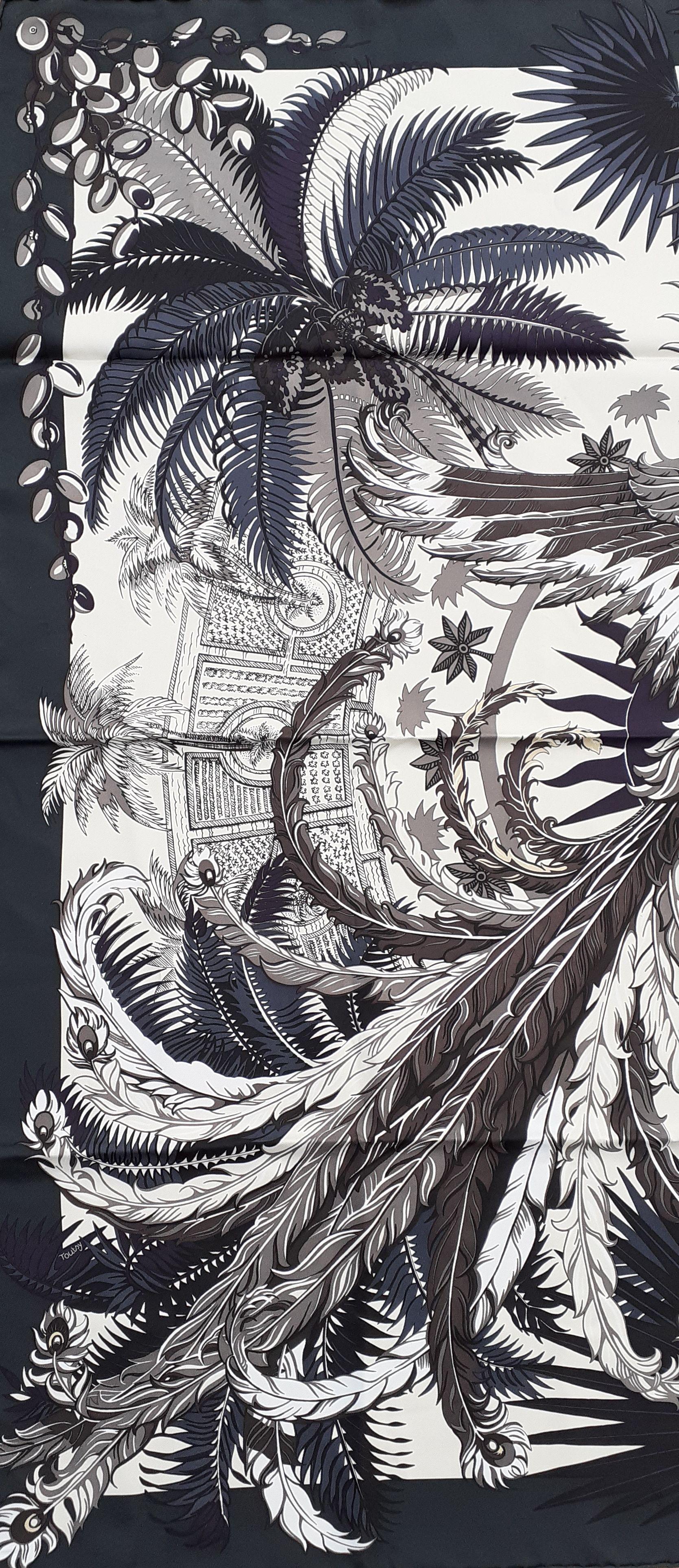 Hermès Foulard en soie Mythiques Phoenix Gris Vanille Aubergine GRAIL COLORWAY 90 cm Neuf à Corcoué Sur Logne, Loire-Atlantique