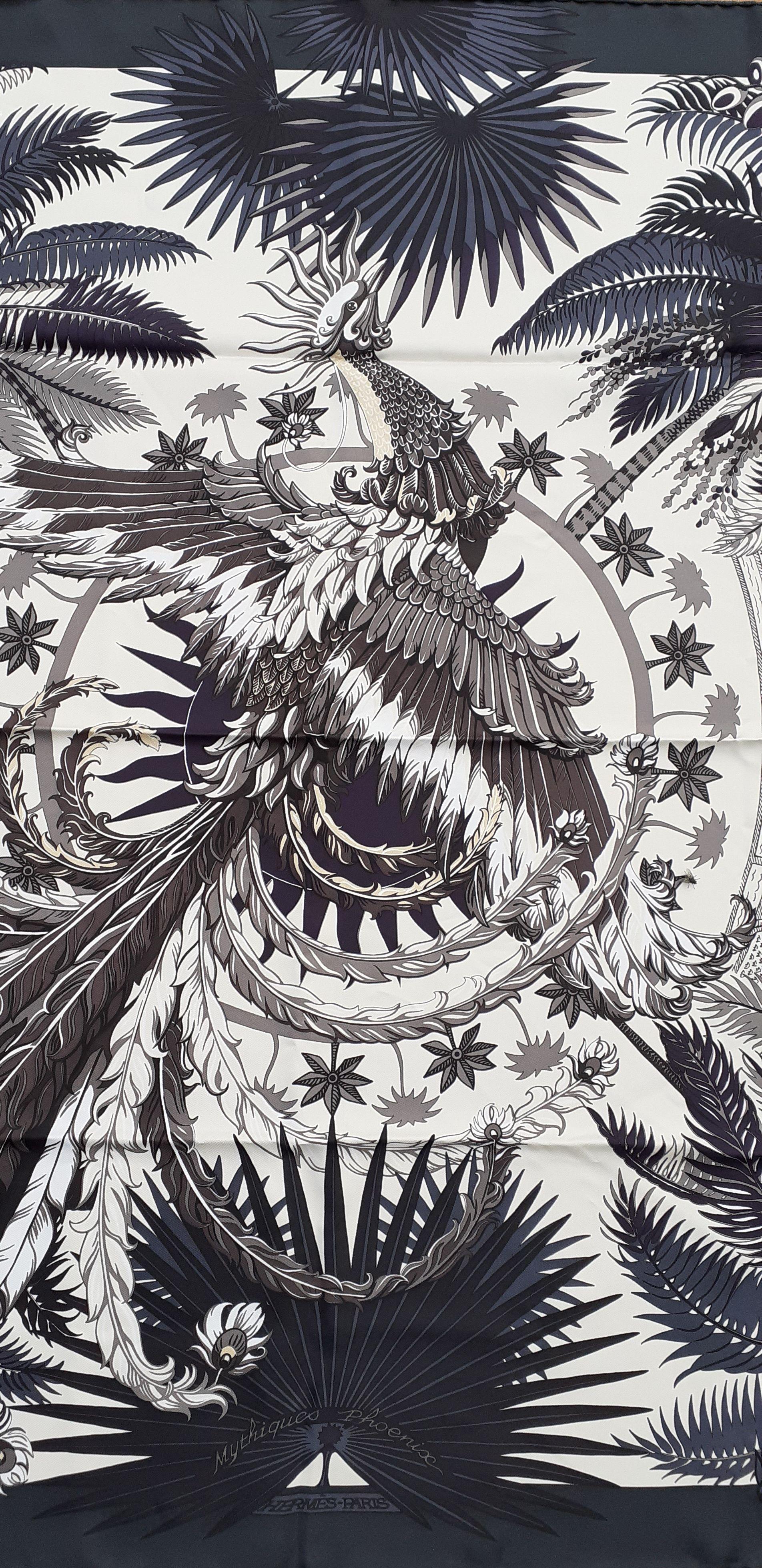  Hermès Foulard en soie Mythiques Phoenix Gris Vanille Aubergine GRAIL COLORWAY 90 cm Pour femmes 