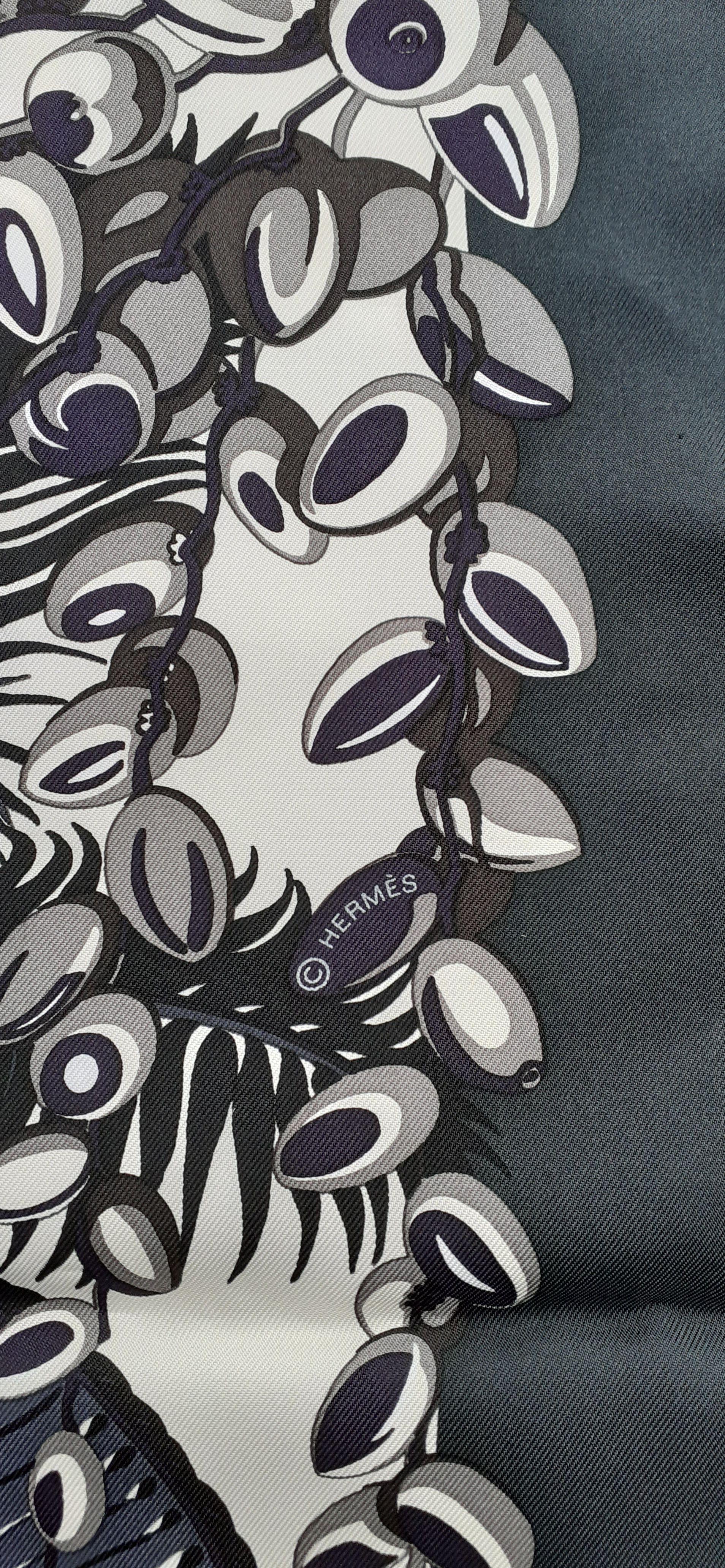 Hermès Foulard en soie Mythiques Phoenix Gris Vanille Aubergine GRAIL COLORWAY 90 cm 4