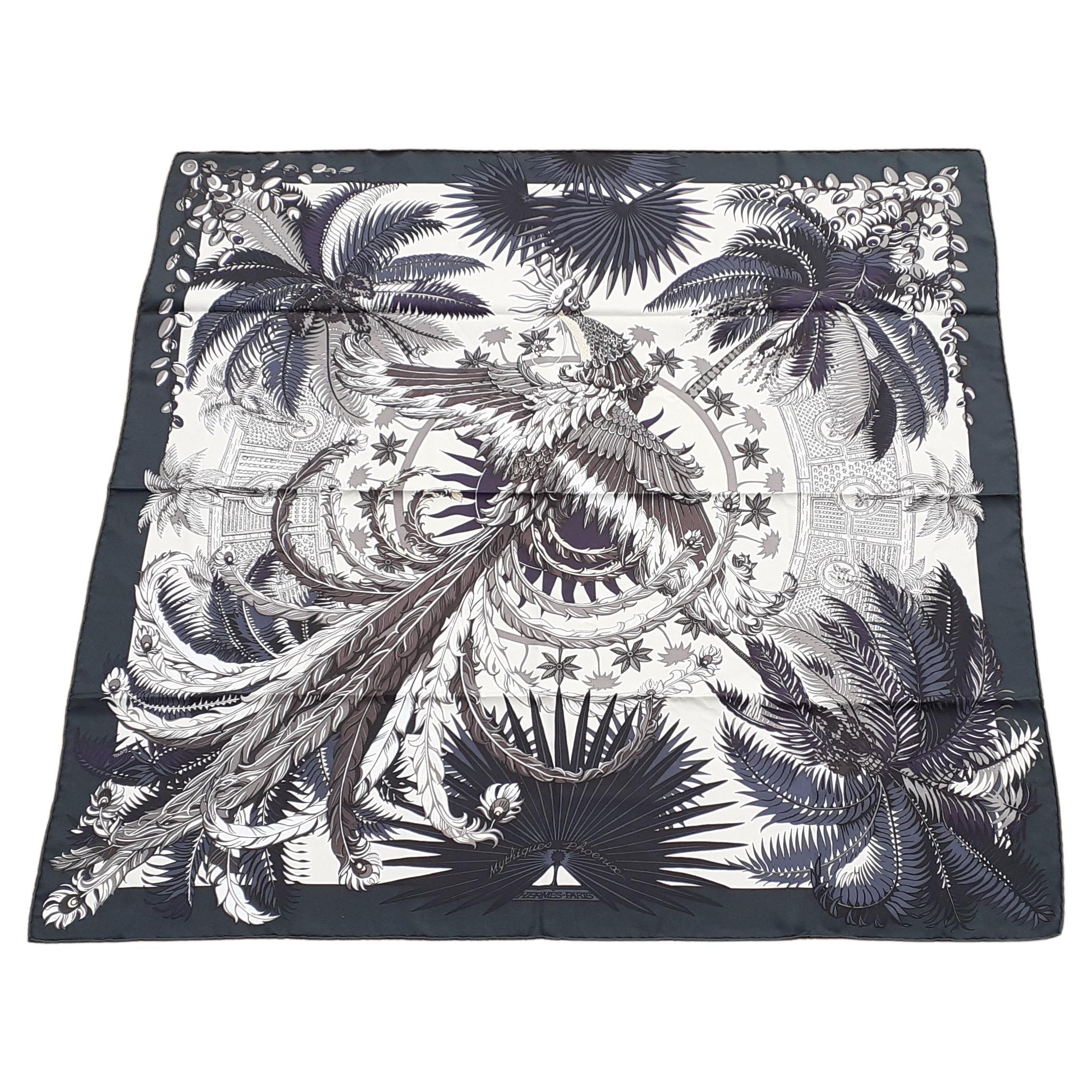 Hermès Foulard en soie Mythiques Phoenix Gris Vanille Aubergine GRAIL COLORWAY 90 cm