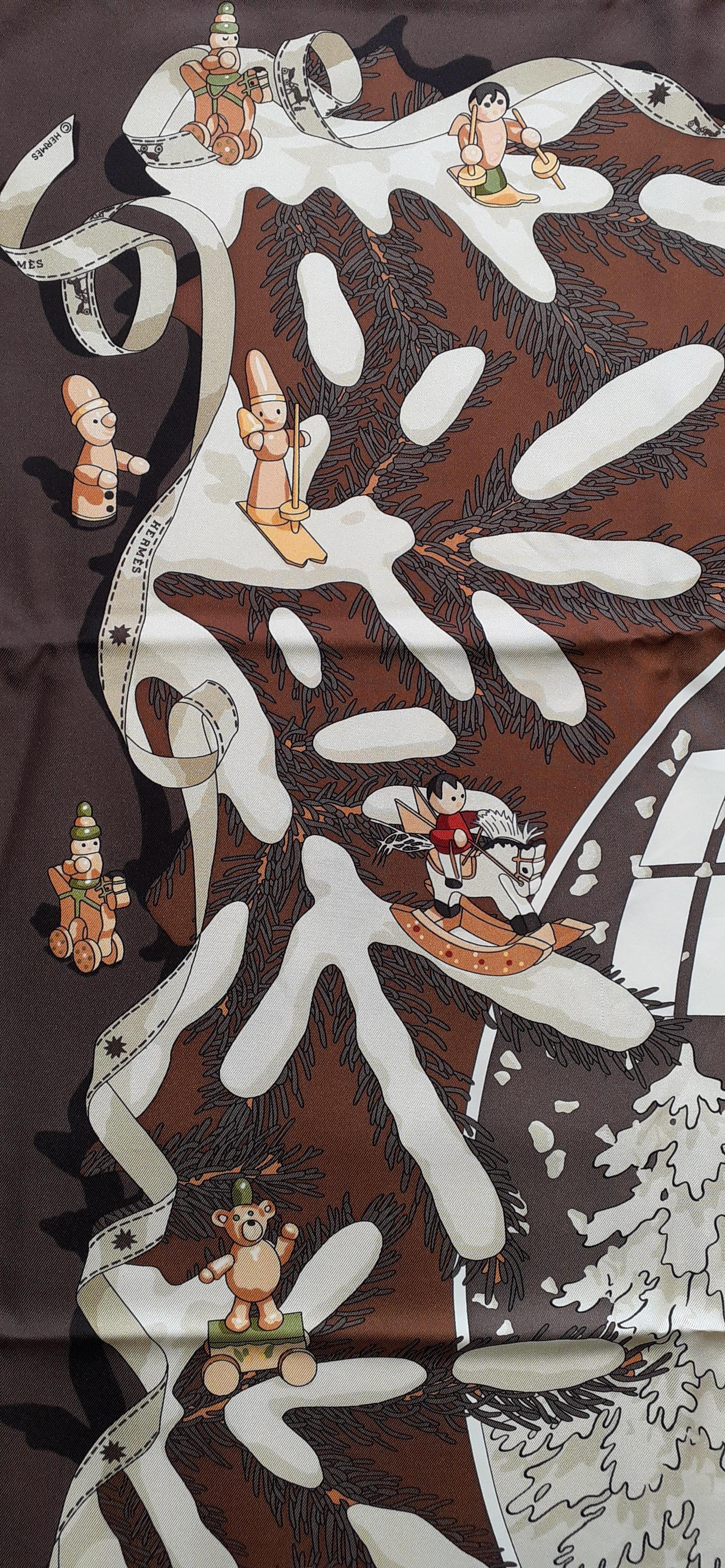 Hermès Silk Scarf Noel au 24 Faubourg Christmas Brown 90 cm In Excellent Condition In Corcoué Sur Logne, Loire-Atlantique