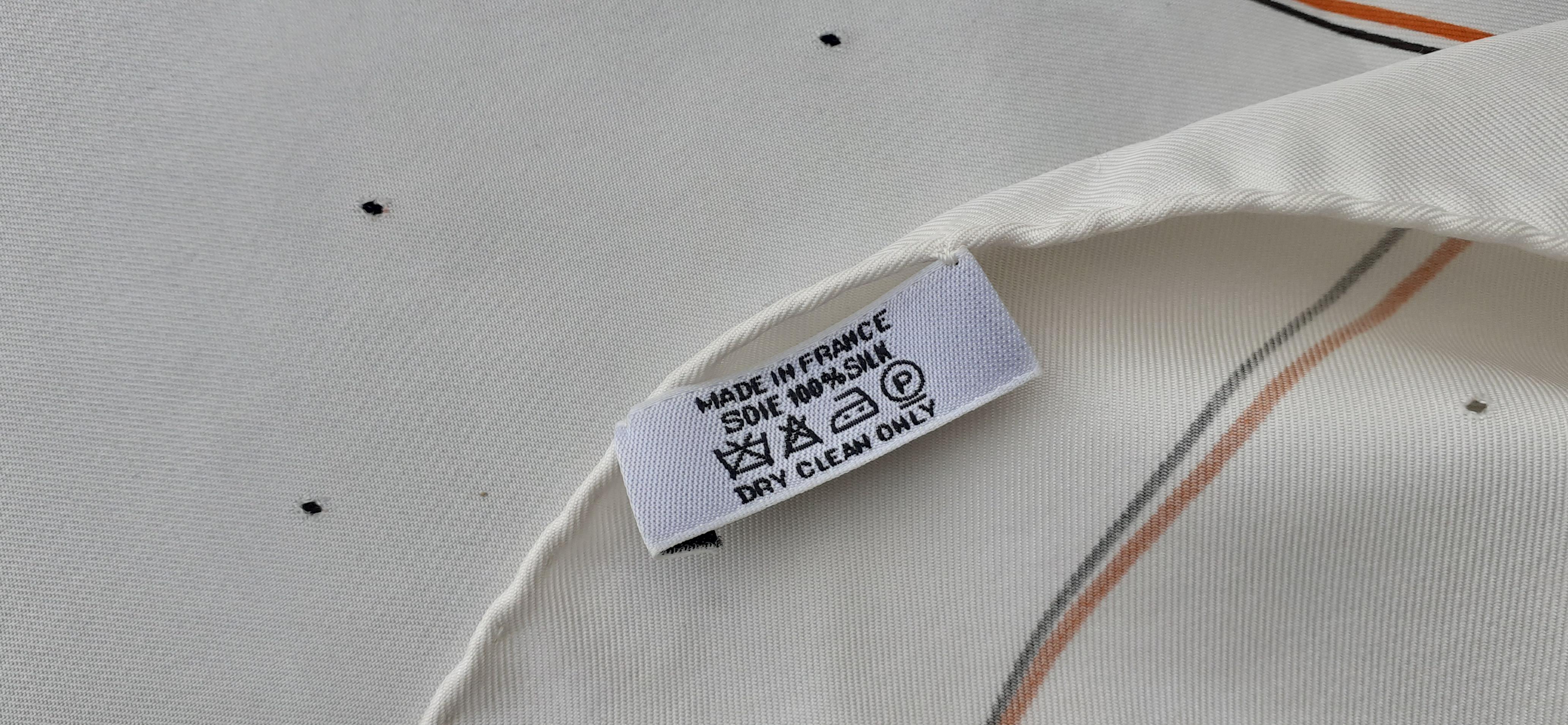 Hermès Silk Scarf Pointu Triangle Trou de Mémoire White RARE For Sale 5
